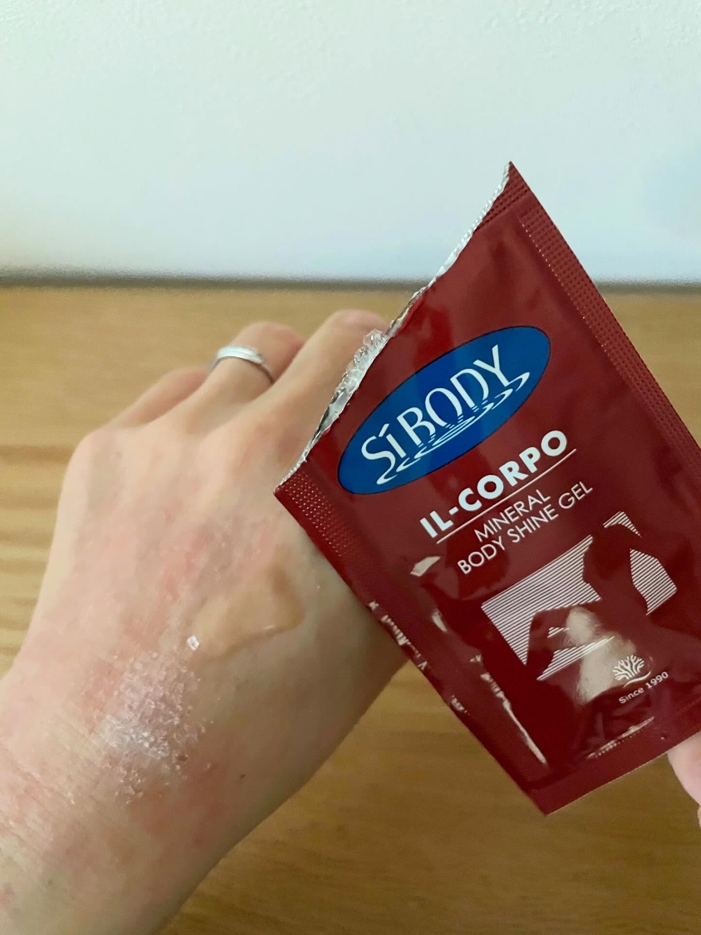 ミネラルボディシャインジェル/イルコルポ/ボディローションを使ったクチコミ（2枚目）