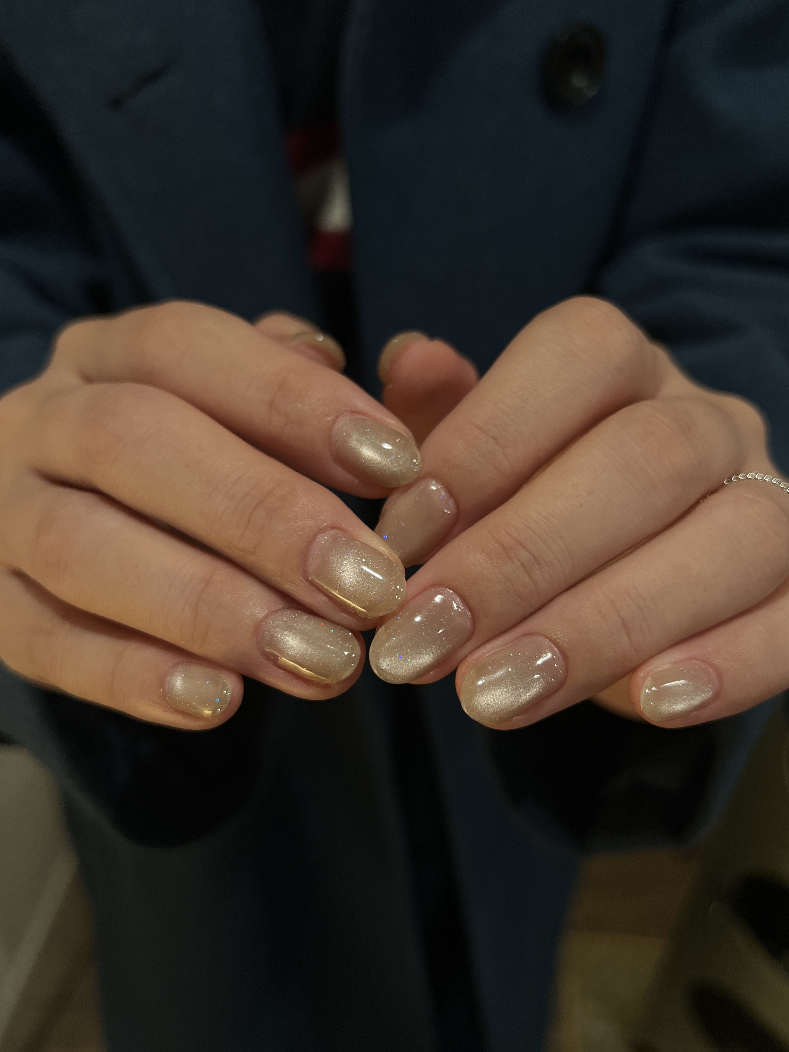 #今月のネイル紹介

今月のネイルはグレージュ×マグネット

1月の雪をイメージした、シンプルだけど
多色ラメがチラチラと輝くマグネットネイルにしました！！

手先の保湿は安定のユースキン🌿‬

#洒落感ヌーディーネイル #ネイル #マグ