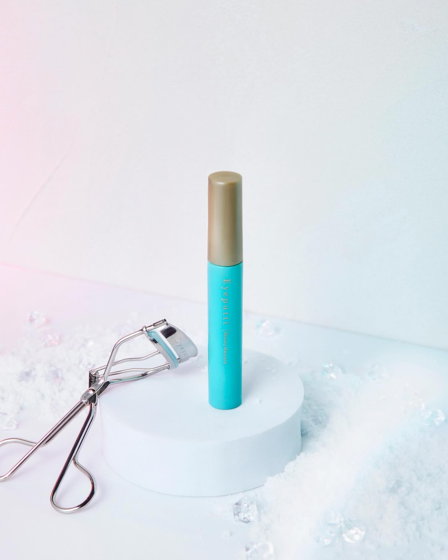 ＼ ✨HAPPY NEW YEAR✨ ／

あけましておめでとうございます💕

2026年も、皆さまに寄り添い、
メイクタイムが前向きで楽しい時間となるよう、
「なりたい」を叶える魅力的な情報を発信してまいります！

この1年が、笑顔あふ