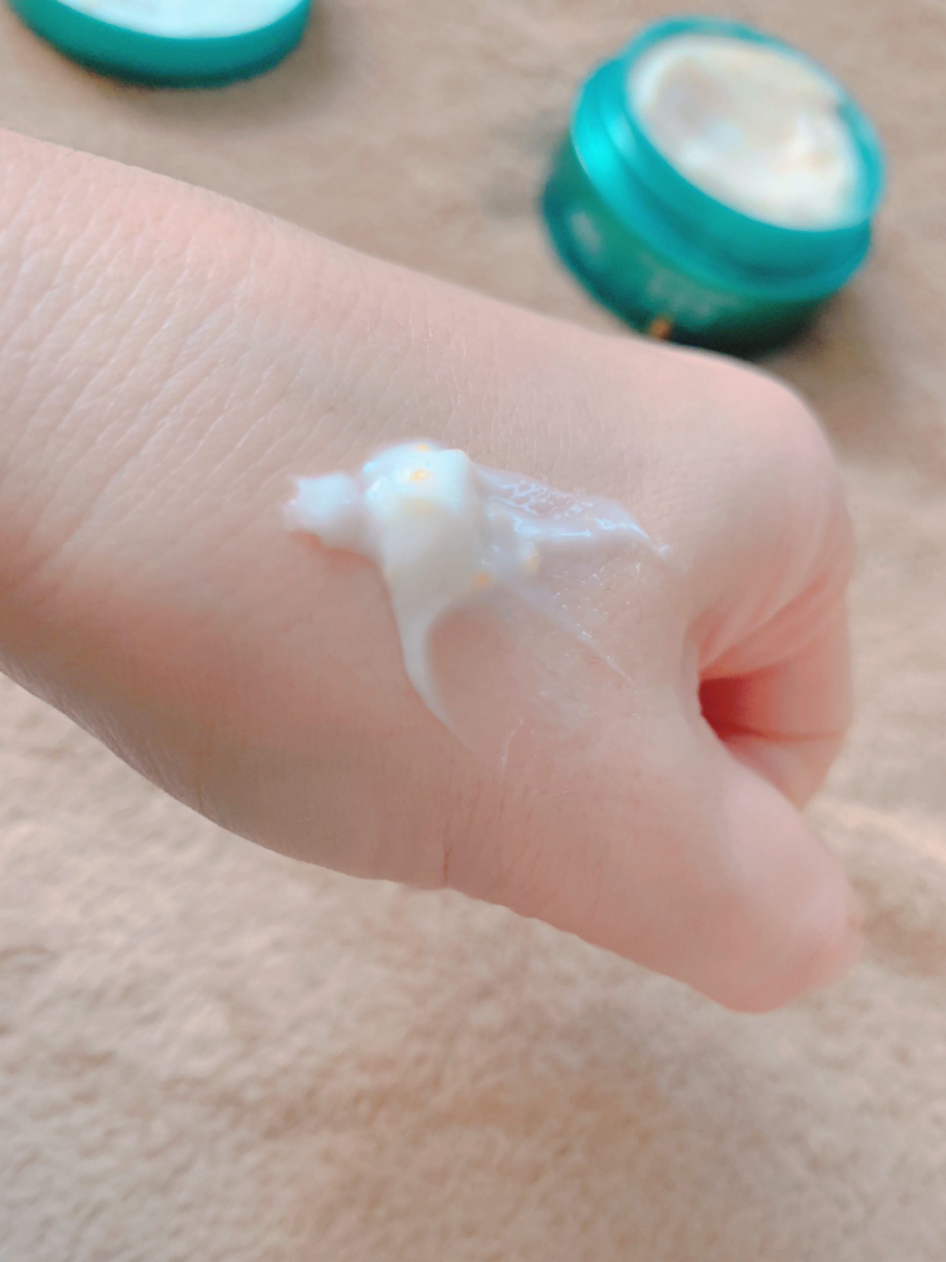 アトリックス ビューティーチャージ ナイトスペリアのクチコミ「キレイは指先から✨
年齢も手にでるらしいから乾燥する季節は特にハンドケアが大切です♡

✼••.....」（3枚目）