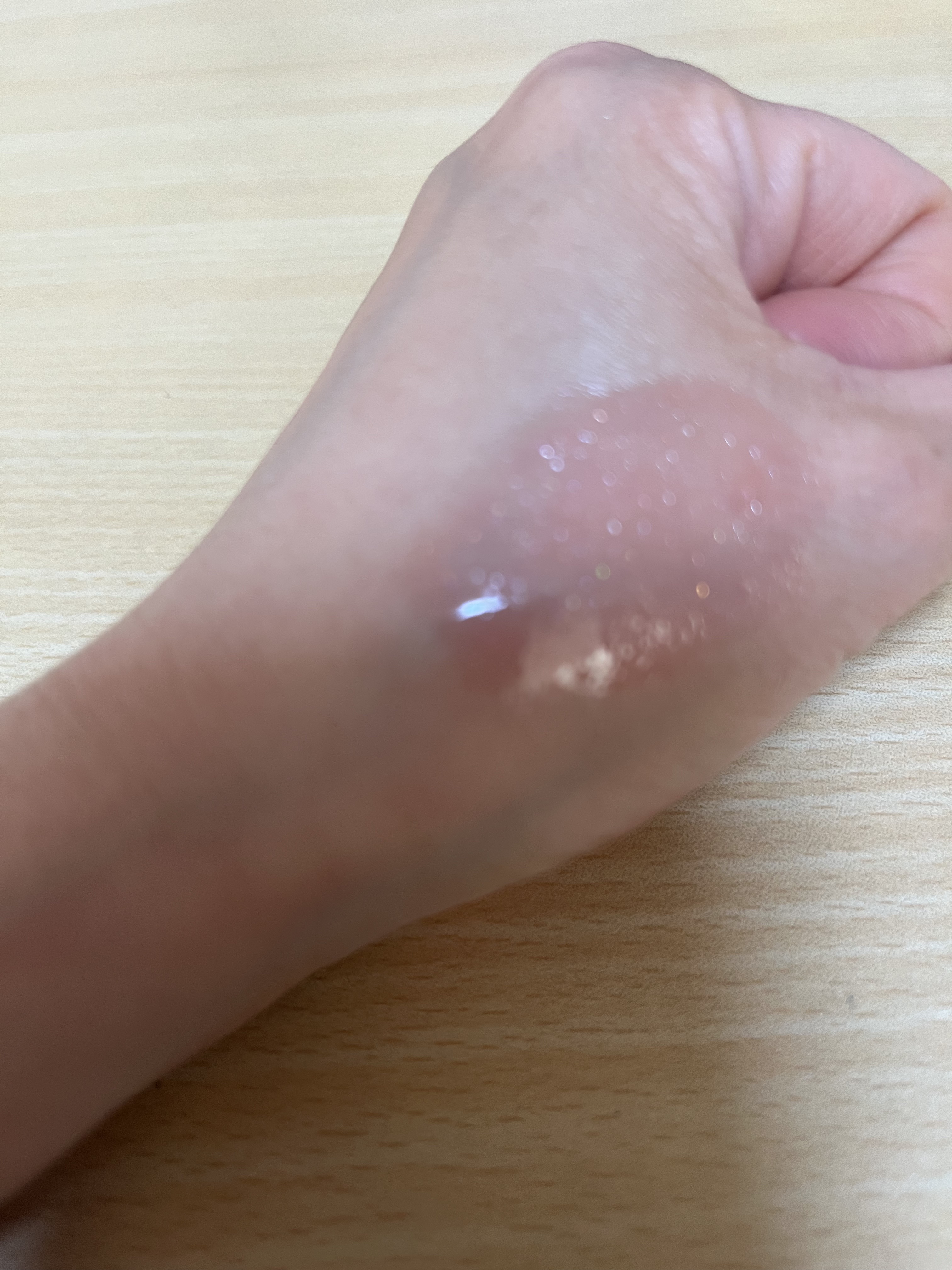 Dior ディオール アディクト リップ グロウ オイルのクチコミ「これはパケが可愛すぎて素通りできなかった。

スパイシーは繊細ラメがチラチラしててかわいい💕
.....」（2枚目）