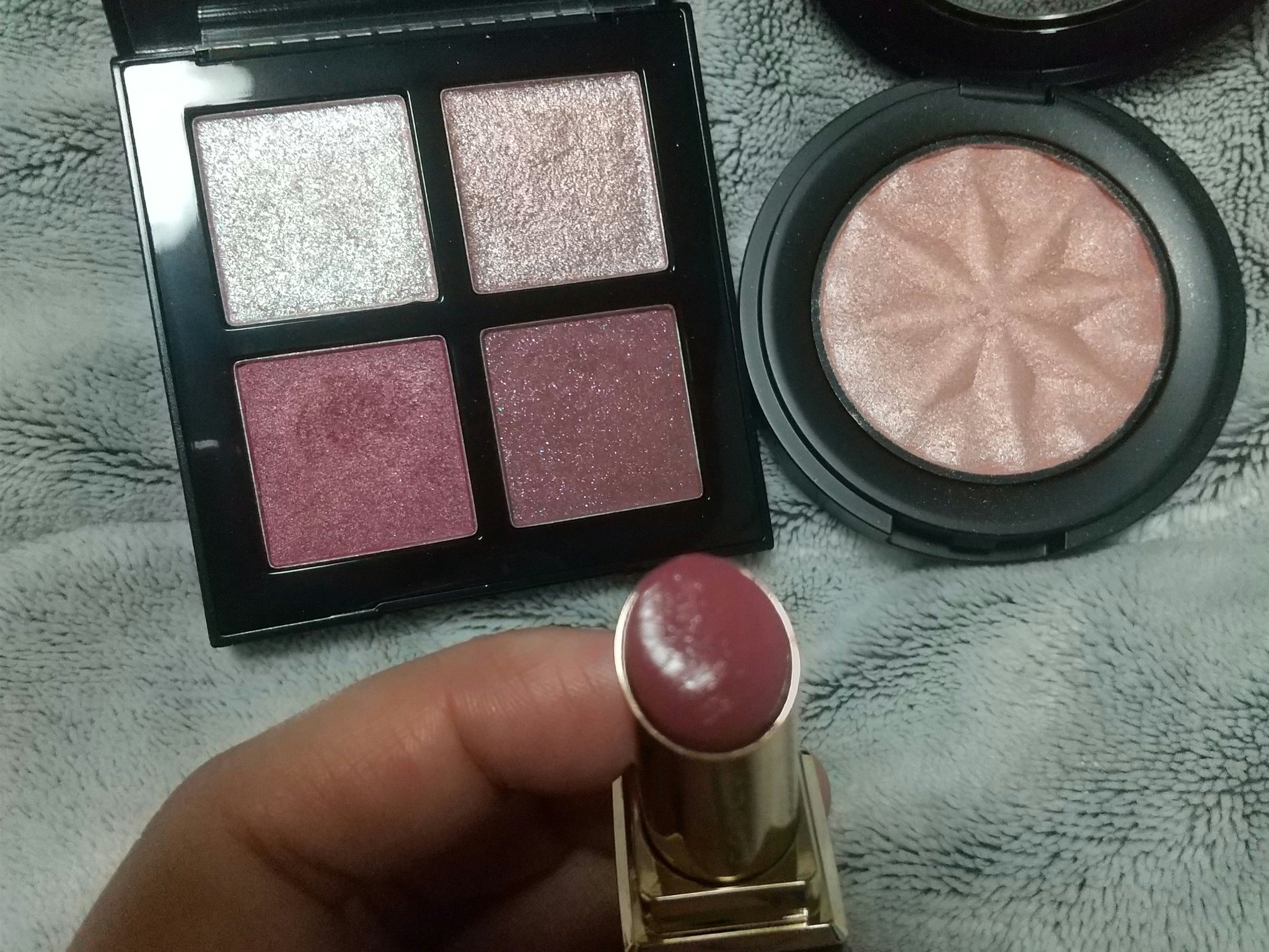 【使った商品】shu uemura アイスカルプト アッシー ローズ
bareMinerals ジェン ヌード ハイライター ローズ グロー
SUQQU モイスチャー グレイズ リップスティック
108 麗果 -URARAKA

✼••┈┈