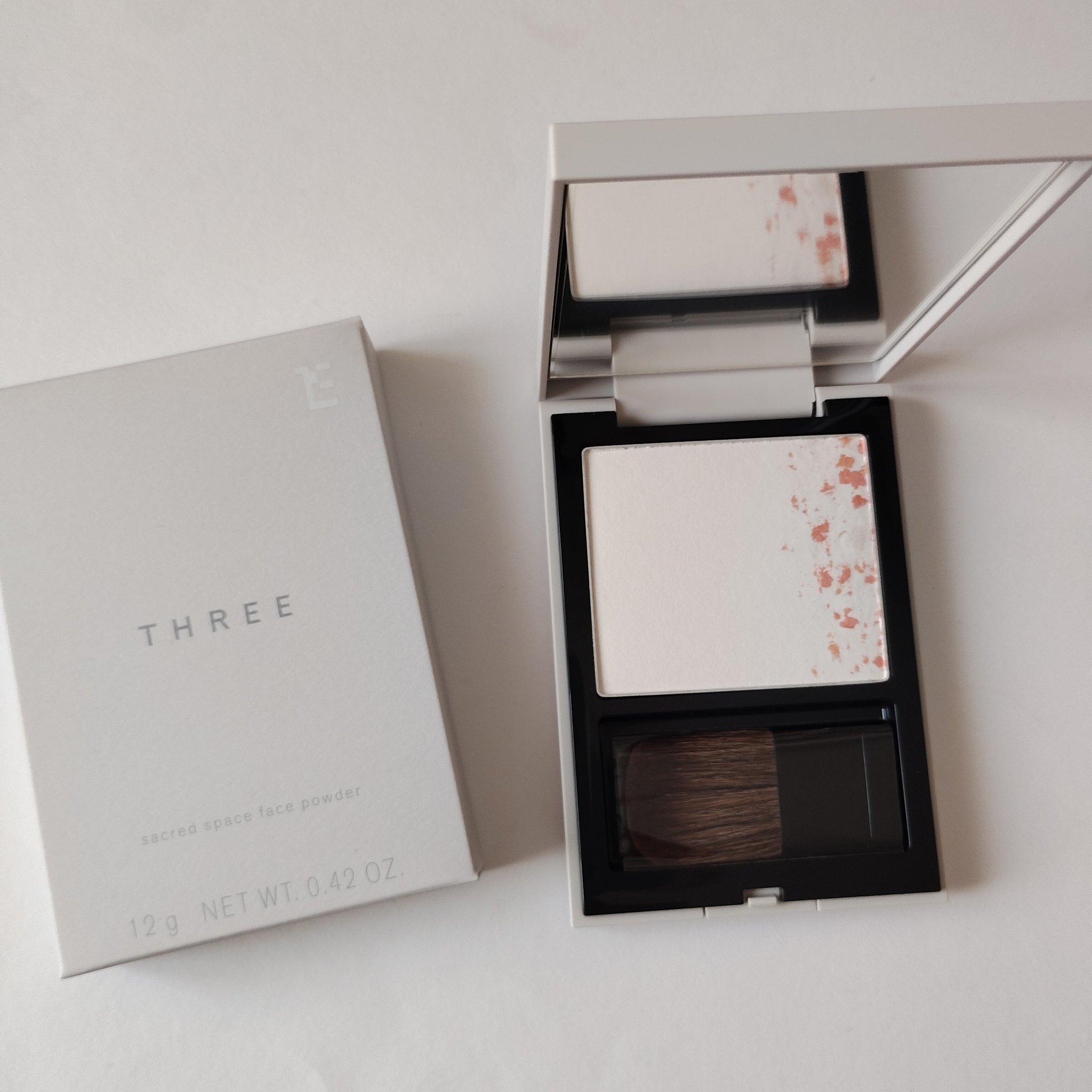 THREE THREE セイクリッドスペース フェイスパウダーのクチコミ「THREE購入品
THREE セイクリッドスペース フェイスパウダー

THREEの春コスメは.....」（1枚目）