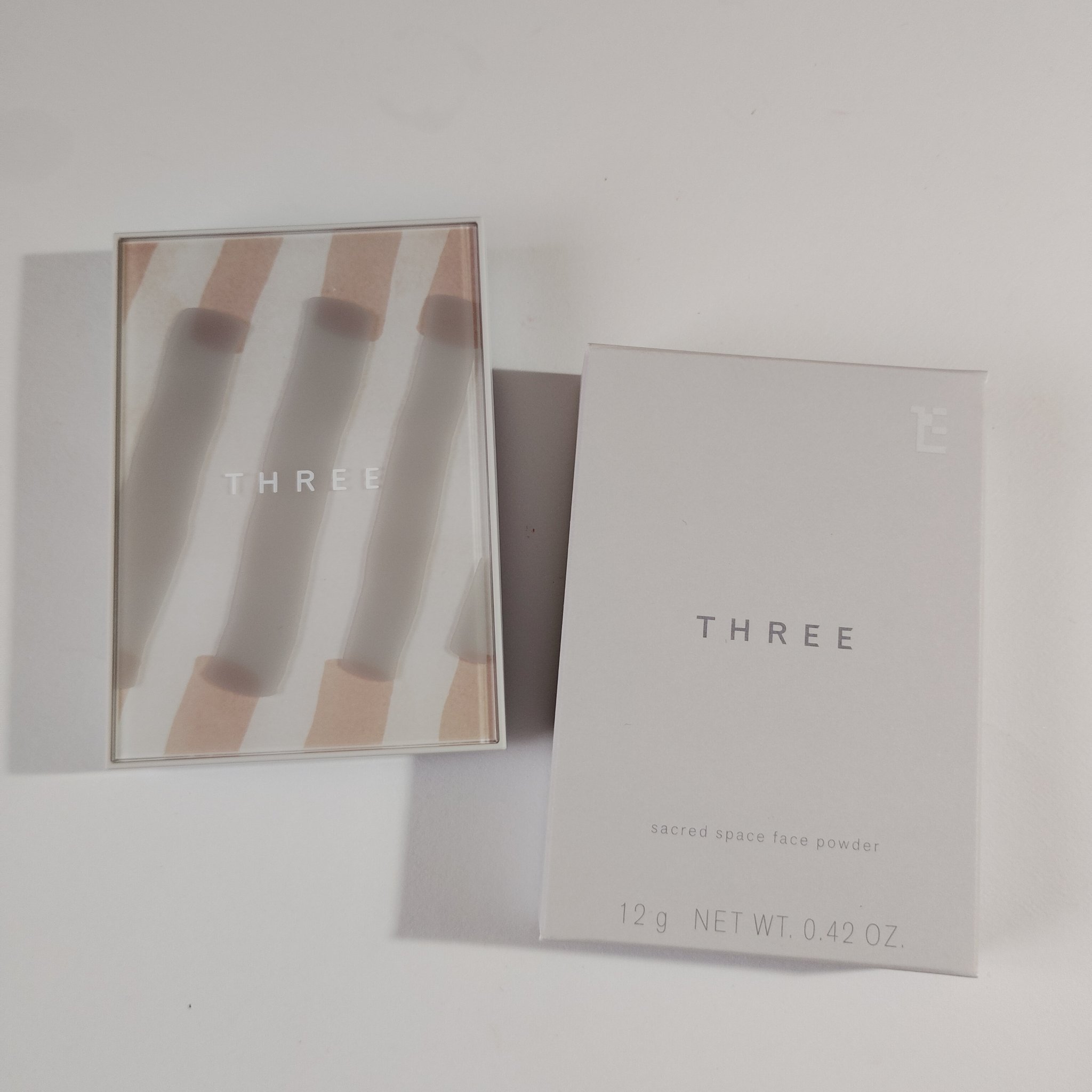 THREE THREE セイクリッドスペース フェイスパウダーのクチコミ「THREE購入品
THREE セイクリッドスペース フェイスパウダー

THREEの春コスメは.....」（2枚目）