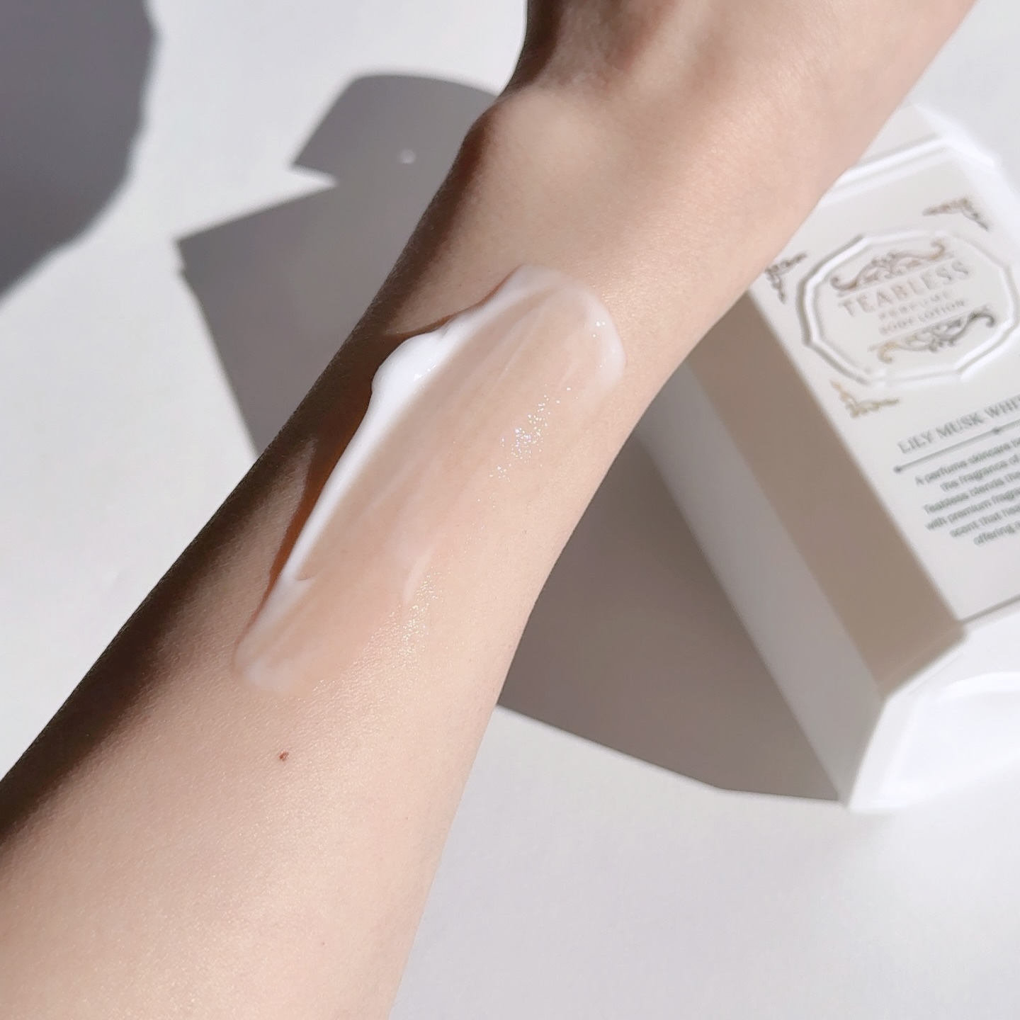 パフュームボディローション リリィムスクホワイトティー/TEABLESS/ボディローションを使ったクチコミ（3枚目）