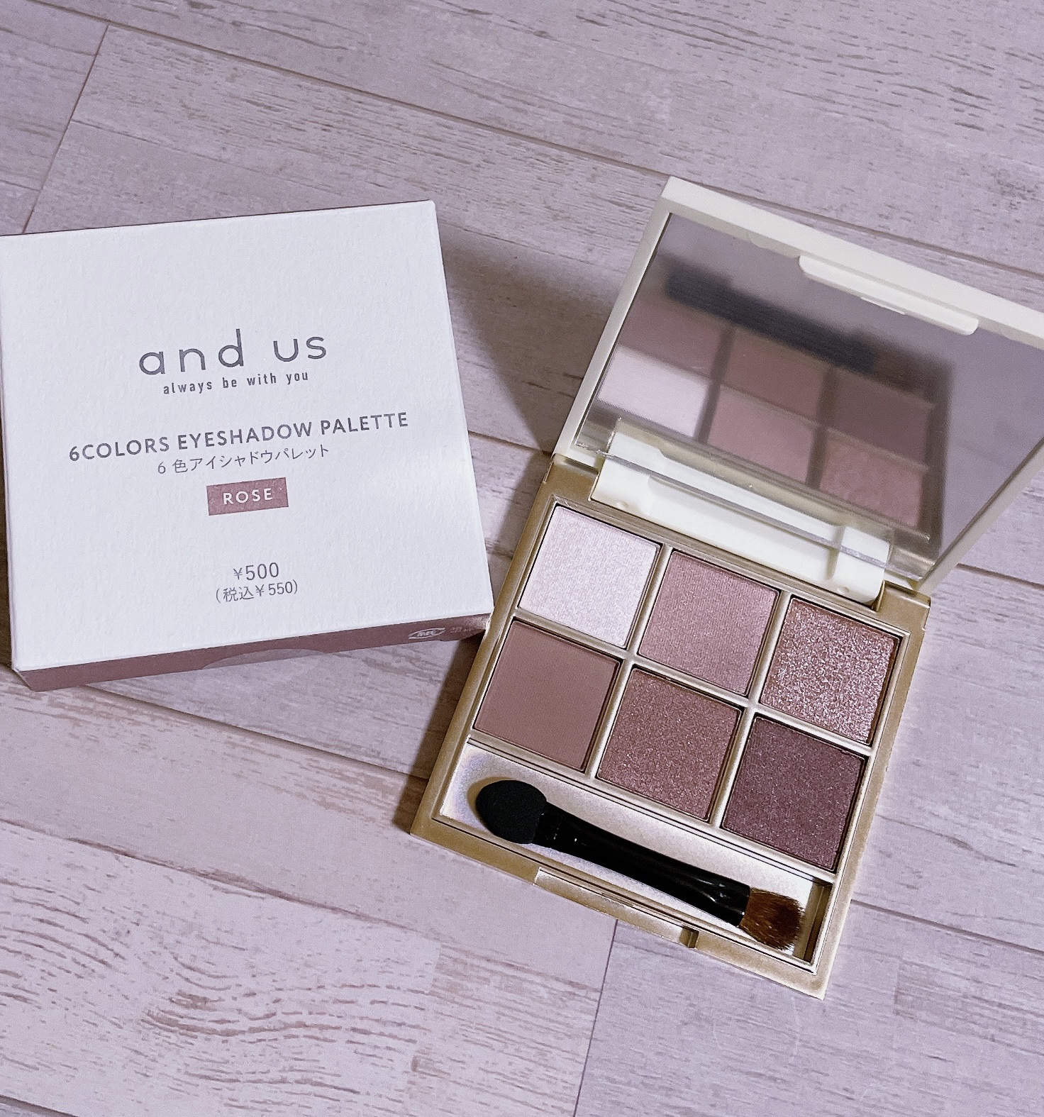 AUS
6色アイシャドウパレット

☑︎02 ROSE



こちらは仲良しの
ぷぴこ（ぷぅぴぃ）ちゃんから
クリスマスプレゼントで頂きました🎁

ありがとう💖


手のひらサイズで6色パレットって
めちゃくちゃ嬉しい！
持ち運びにも最