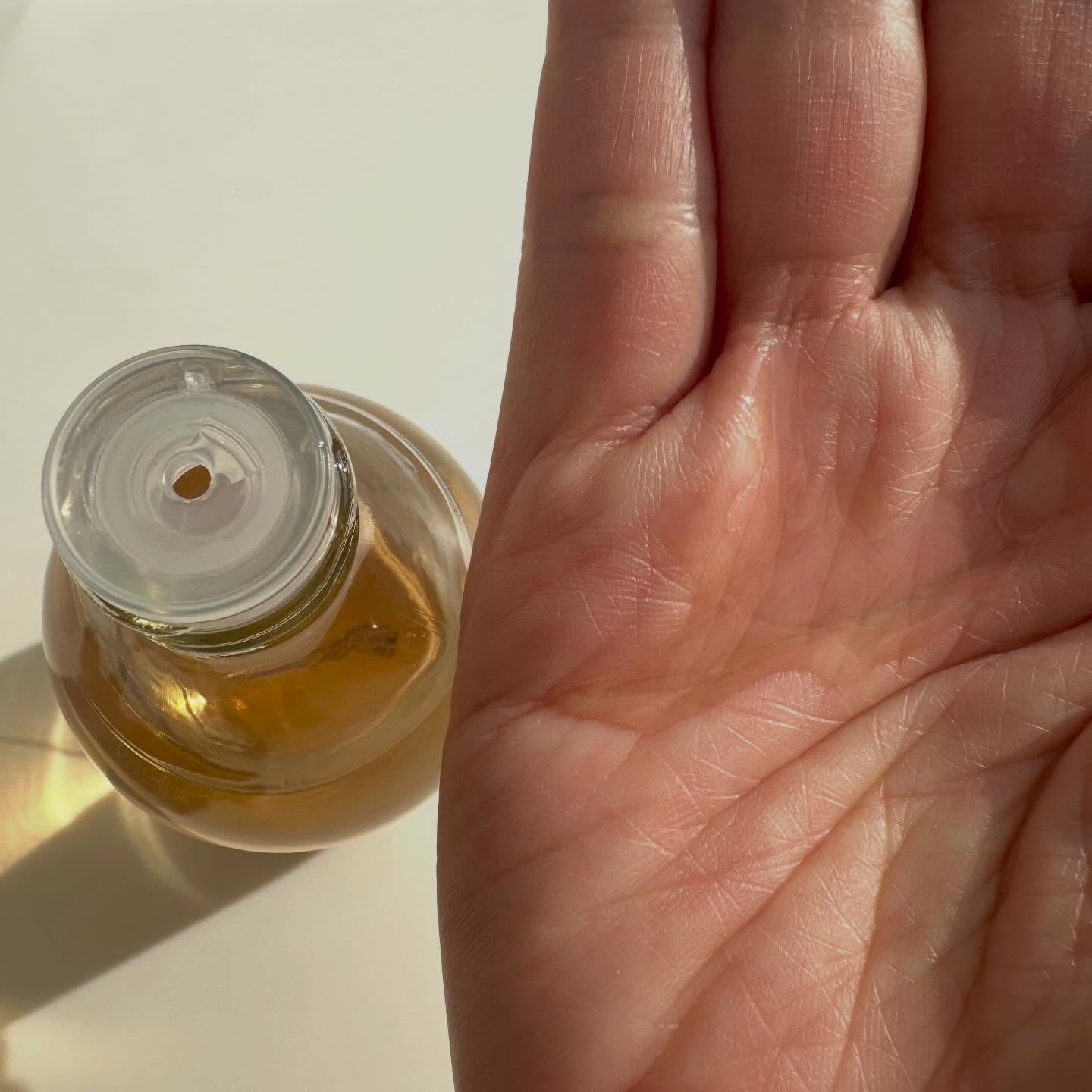 メロウニス ボディオイル マグノリア＆サンダルウッド/AROMATICA/ボディオイルを使ったクチコミ（3枚目）