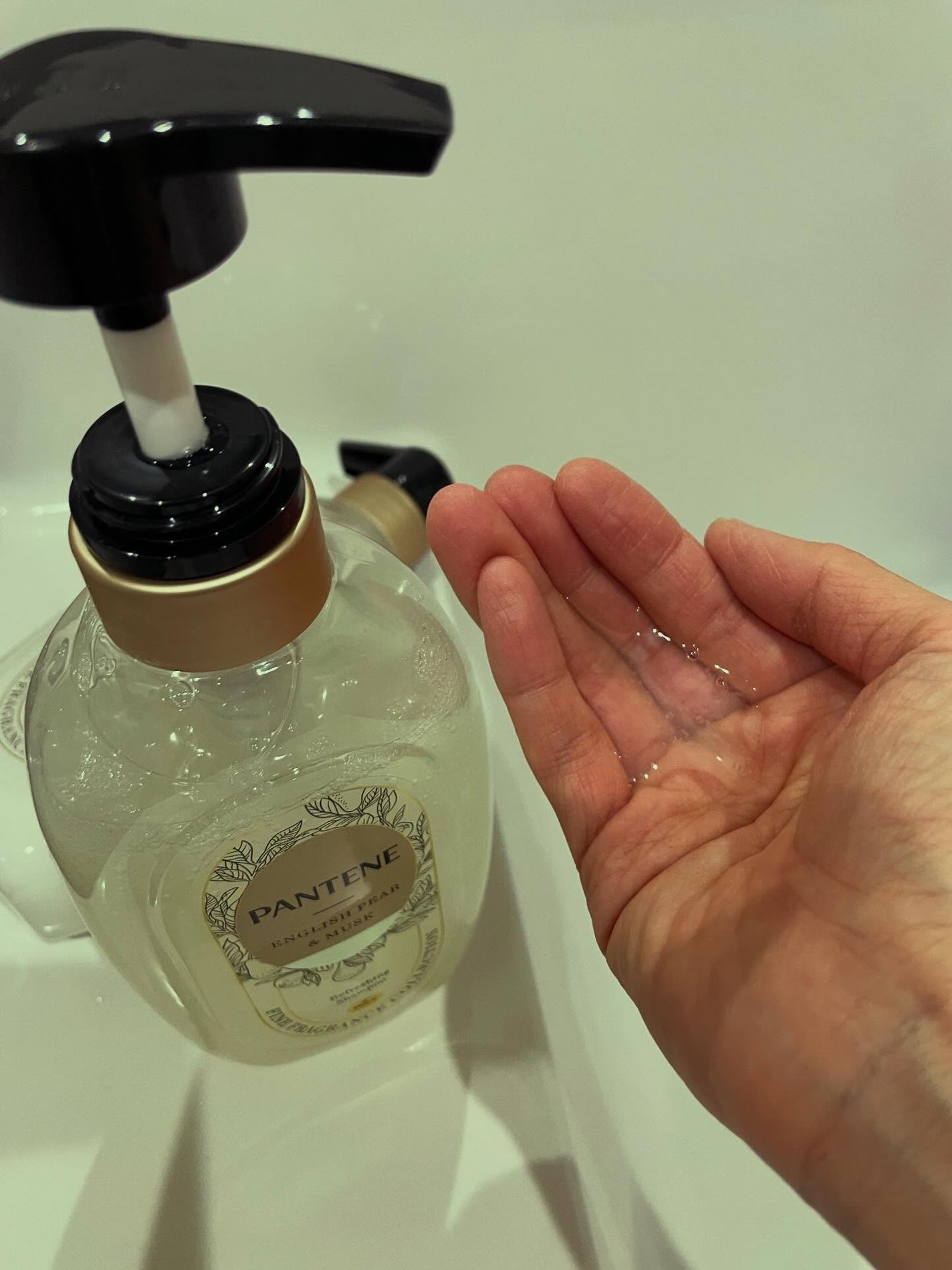 ファインフレグランスコレクション イングリッシュペアー&ムスクの香り リフレッシングシャンプー/トリートメント/パンテーン/市販シャンプーを使ったクチコミ(2枚目)