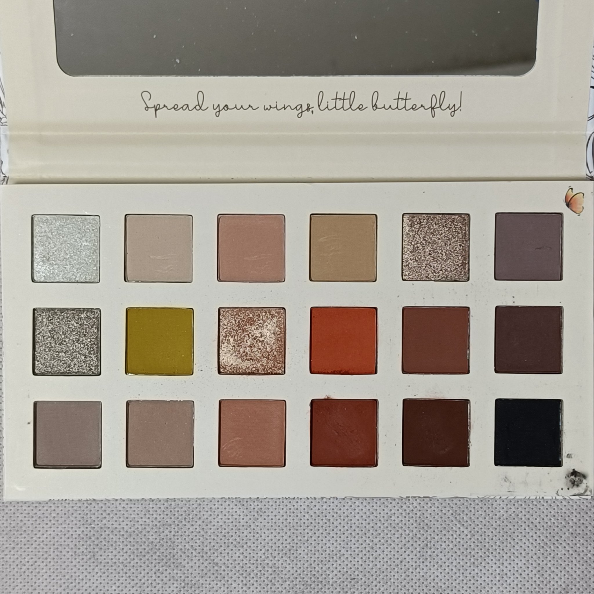 ブルーミング ウィングス/essence/アイシャドウパレットを使ったクチコミ（3枚目）