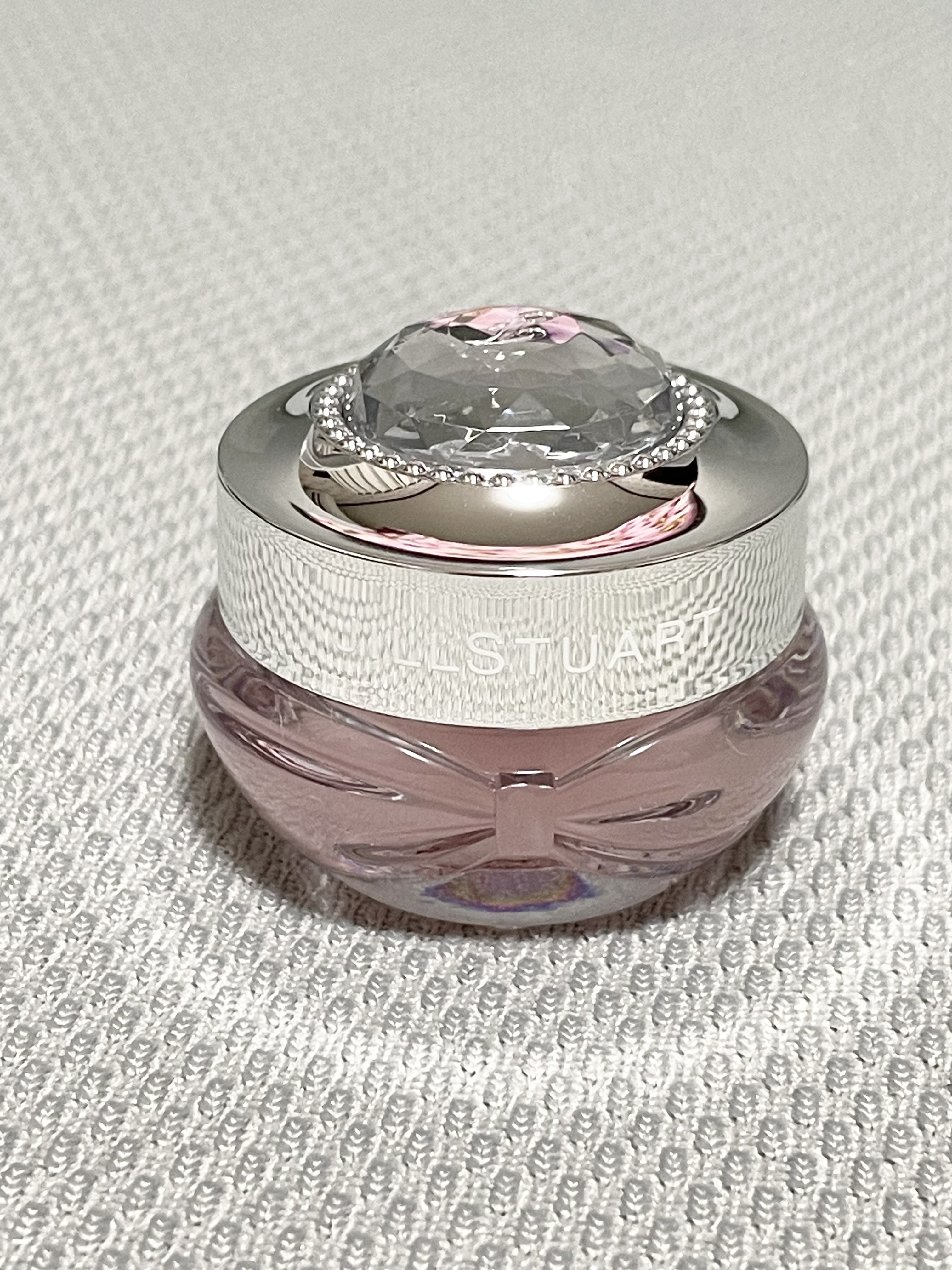 JILL STUART ジルスチュアート ホワイトフローラル リップマスク のクチコミ「JILL STUART ジルスチュアート ホワイトフローラル リップマスク ¥1,980
✼•.....」（1枚目）