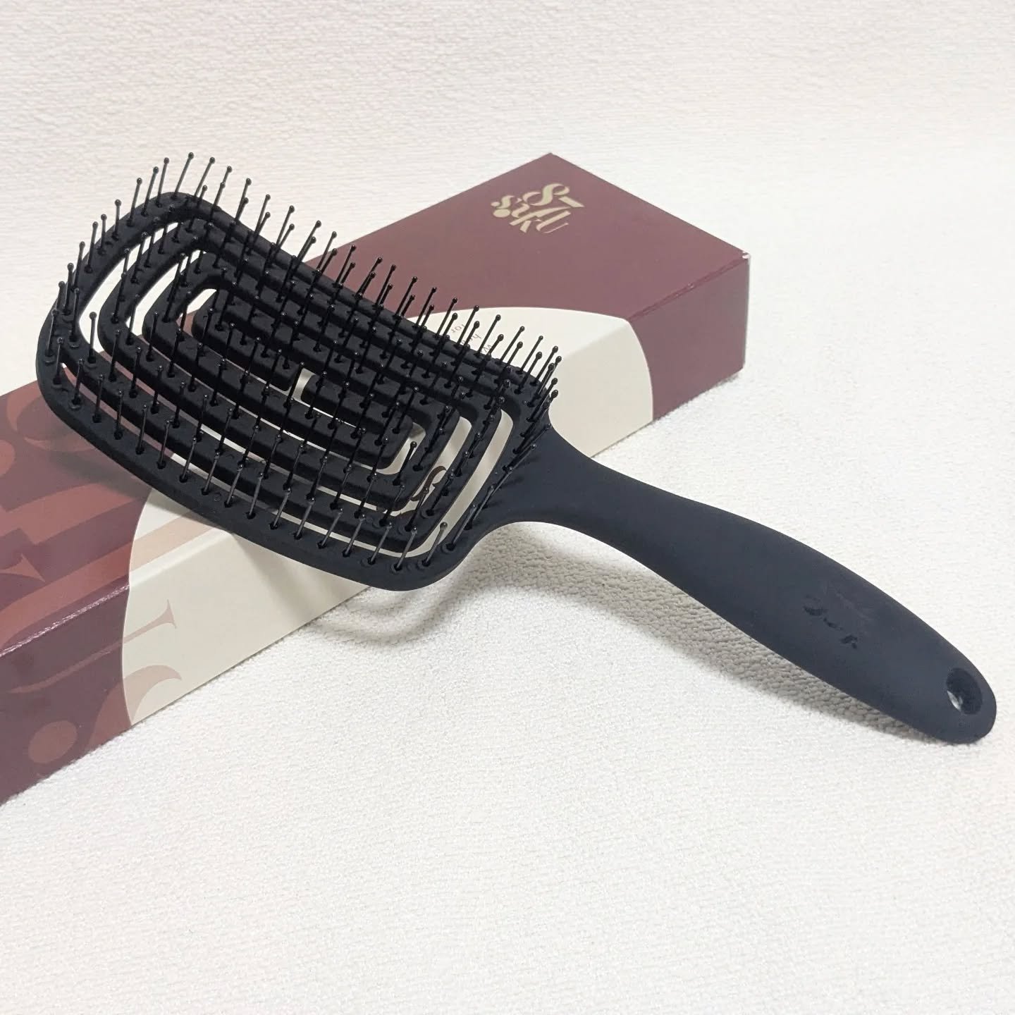 ⁡ロングヘアー＆多毛で髪乾かすのに時間がかかる私
⁡⁡⁡ドライヤーの時短に最近使ってるのが87sakuの速乾ブラシ⁡🫶
⁡⁡
⁡ブローと整えを同時に、⁡乾かしながらツヤを与える時短ブロードライ専用ブラシで隙間形状で熱を効率よく伝えるからド