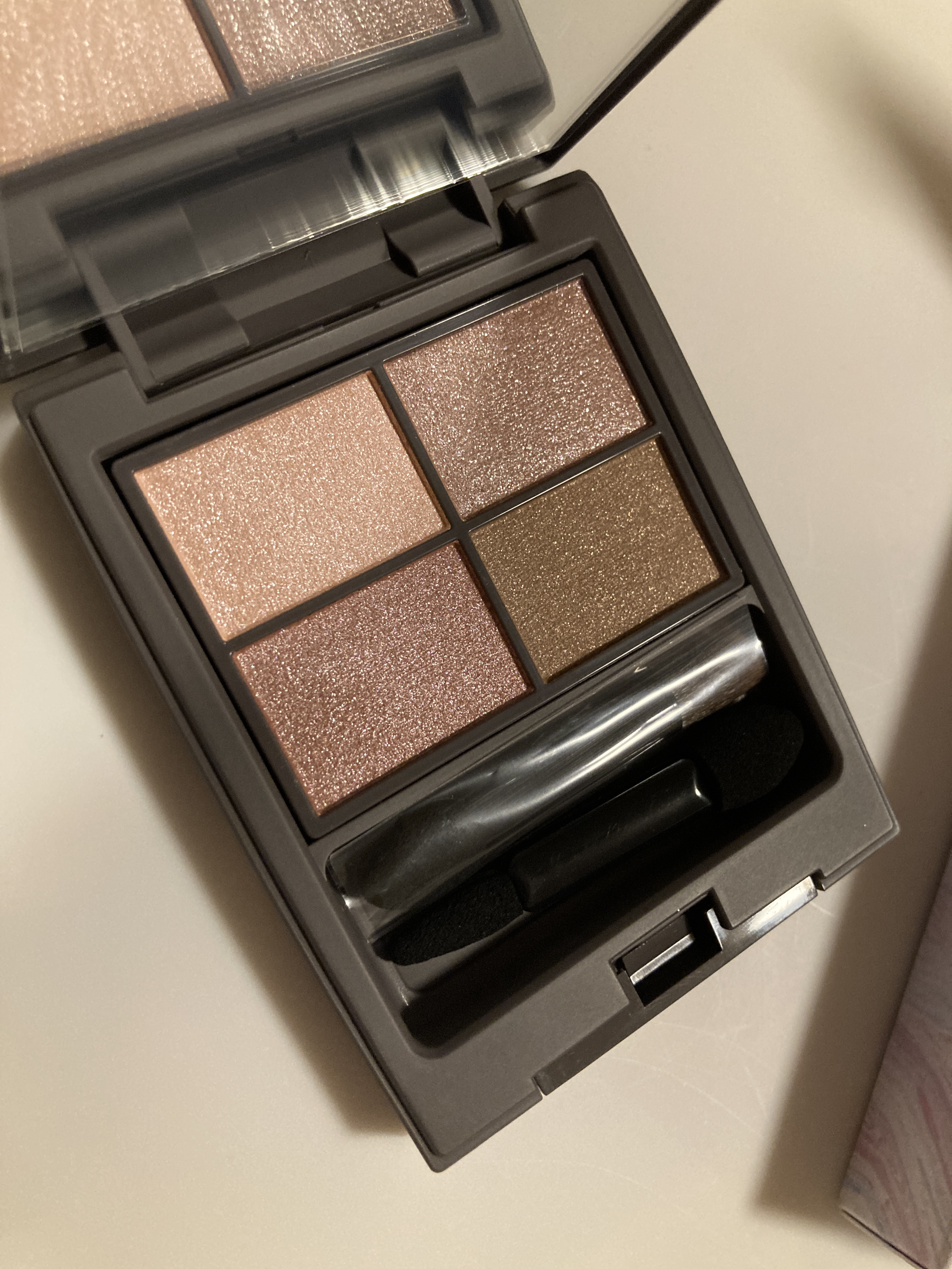 アンノウンアイズ/STEIASUR（ステイアシュール）/アイシャドウパレットを使ったクチコミ（2枚目）