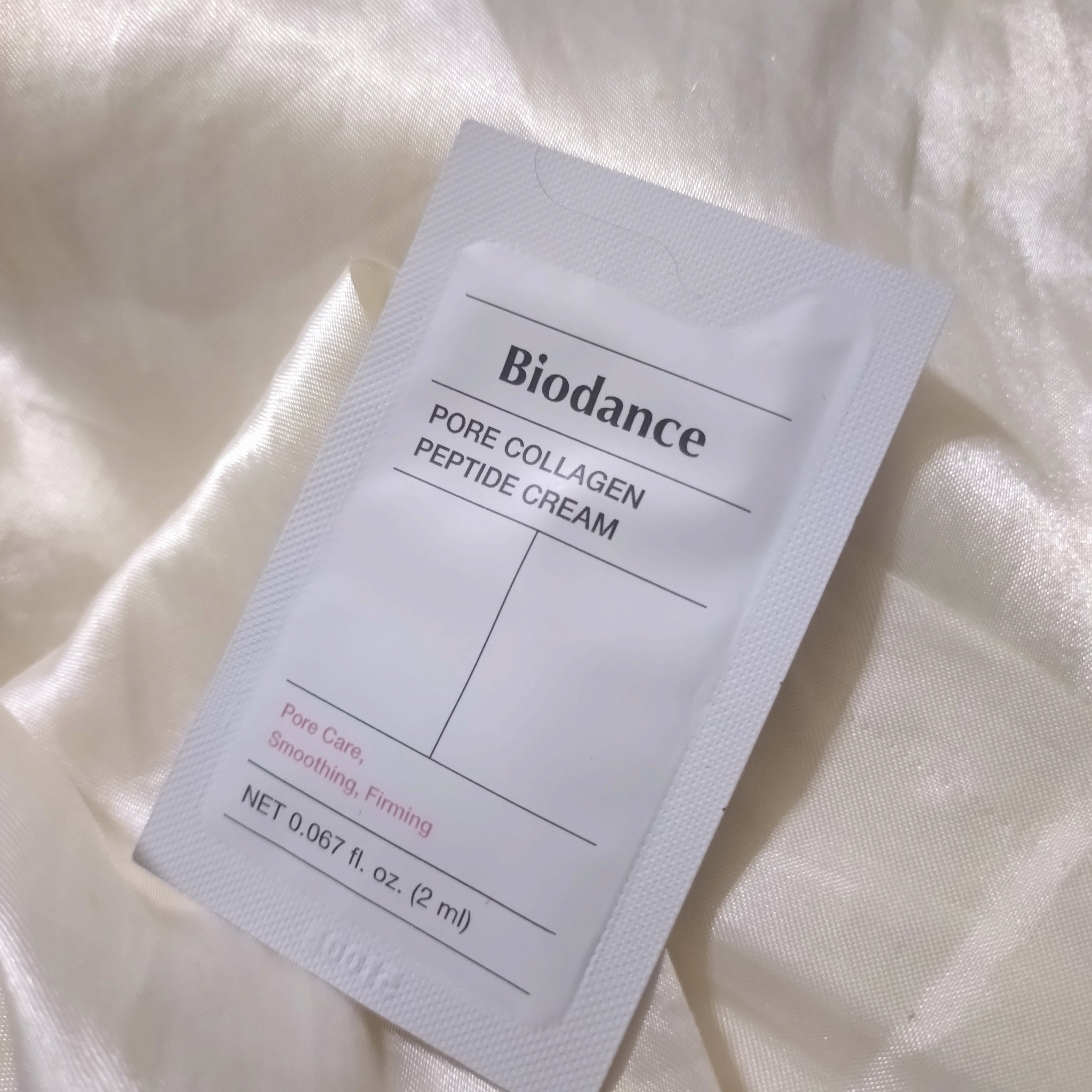 ピンク色のクリームが可愛い！
しっとりしますが、べたつかず、ツヤ肌になれてすごく良かった！
毛穴ケアをしながらしっかり保湿できるのはうれしいですね！

