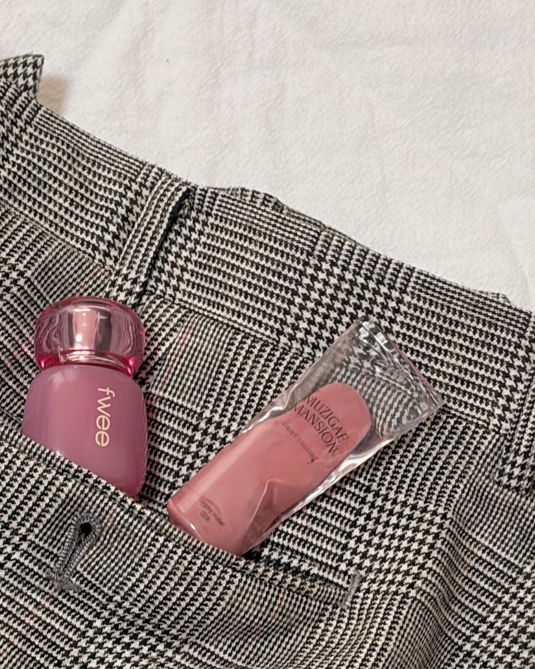 フィー 3Dボリューミングティント 03 ウィデューアウト/fwee/リップティントを使ったクチコミ（3枚目）