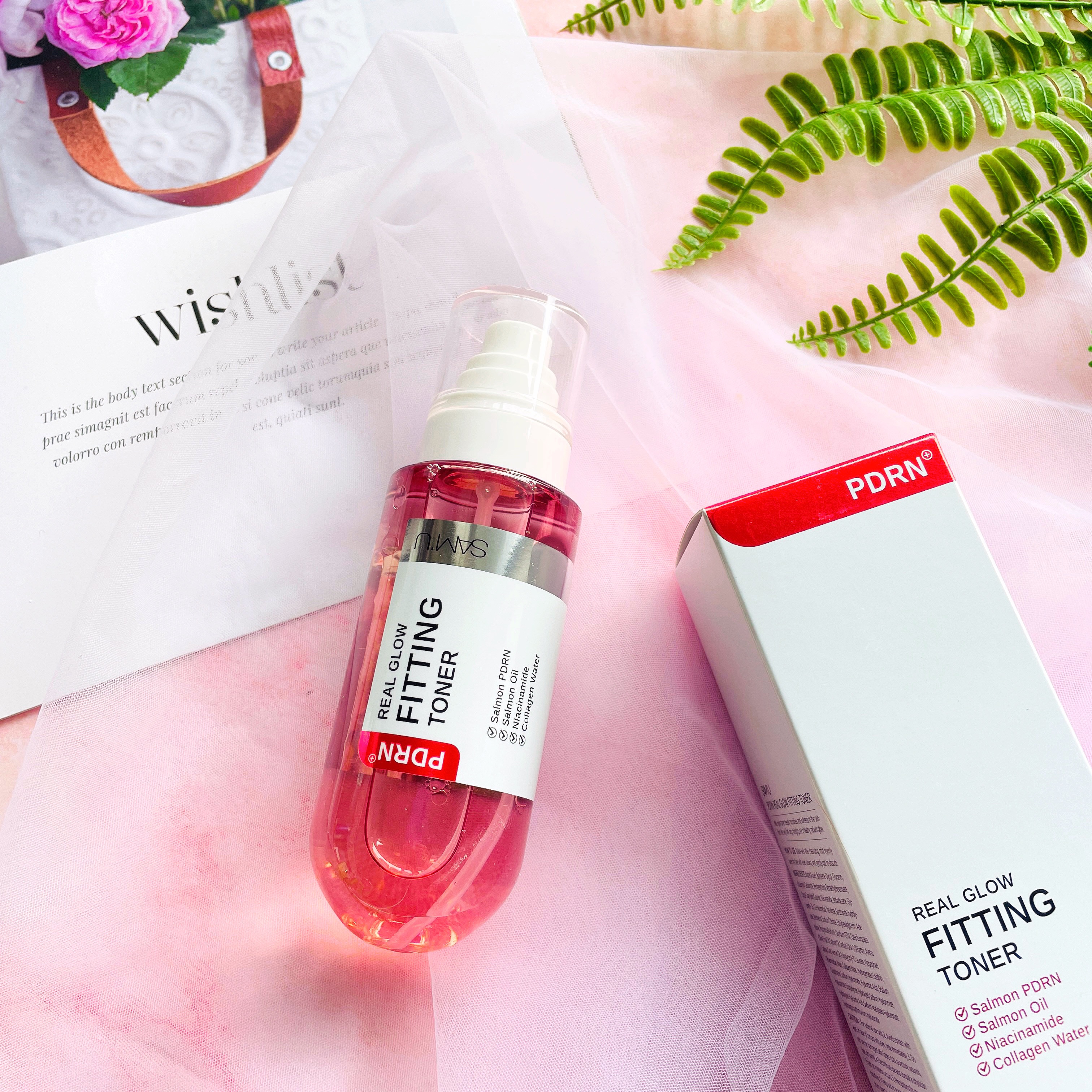 シュッとひと吹きで
その日の肌に合わせてツヤ仕上げを
カスタマイズできるミスト💎

重ねるほどきれいに輝く
3段階うるツヤレイヤードが魅力✨

1回：Water Glow
軽くうるおう感じで、
インナードライ肌のプレケアにピッタリ💧

