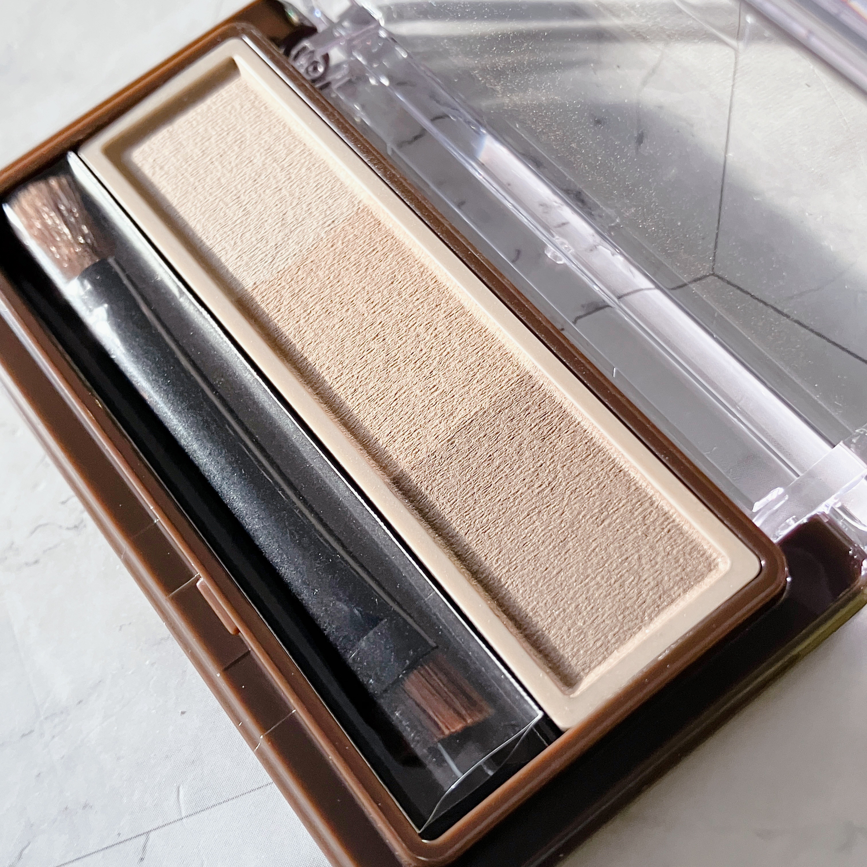 アイブロウ&シェードパウダー/CEZANNE/パウダーアイブロウを使ったクチコミ（2枚目）