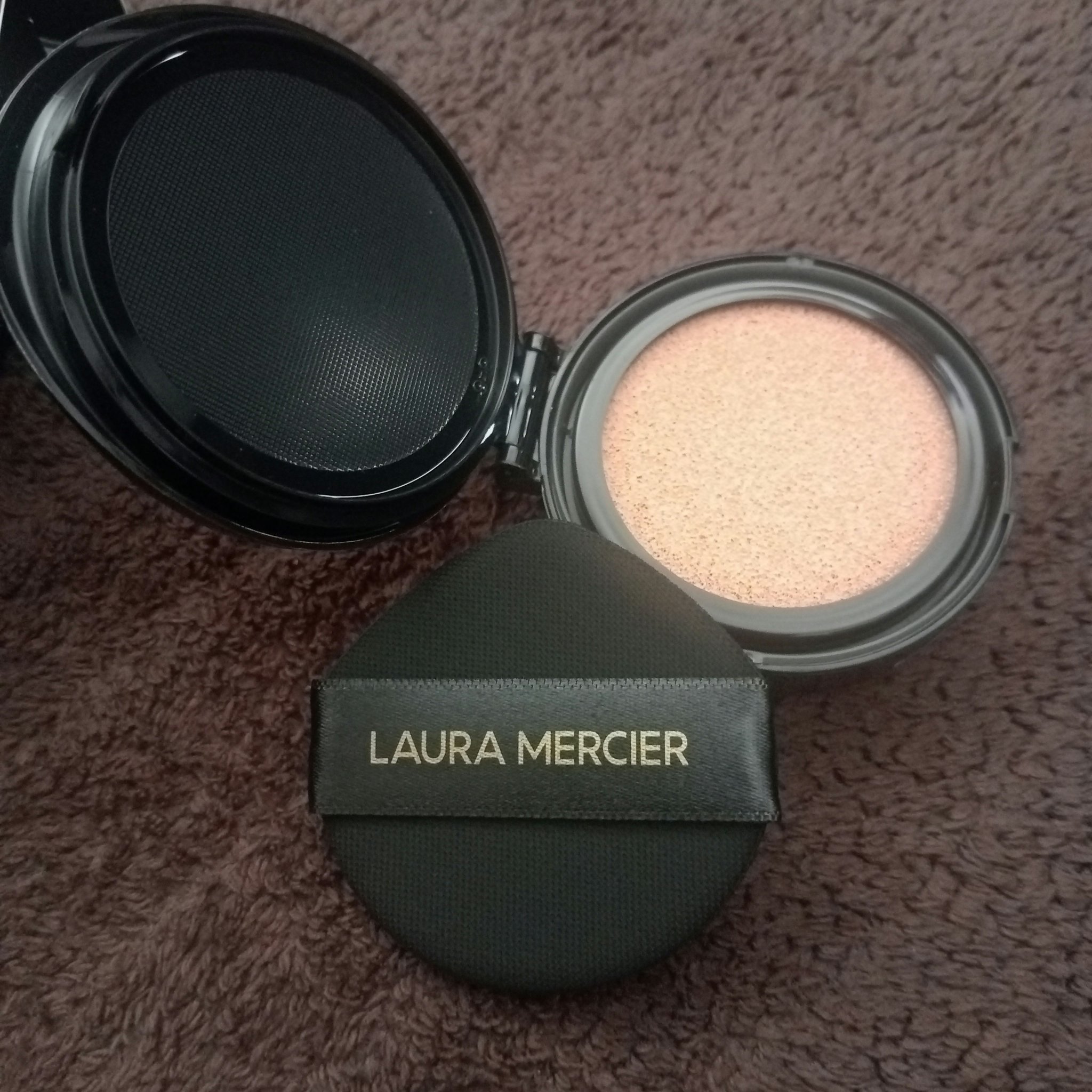 フローレス ルミエール ラディアンス パーフェクティング クッション/ローラ メルシエ/クッションファンデーションを使ったクチコミ（1枚目）