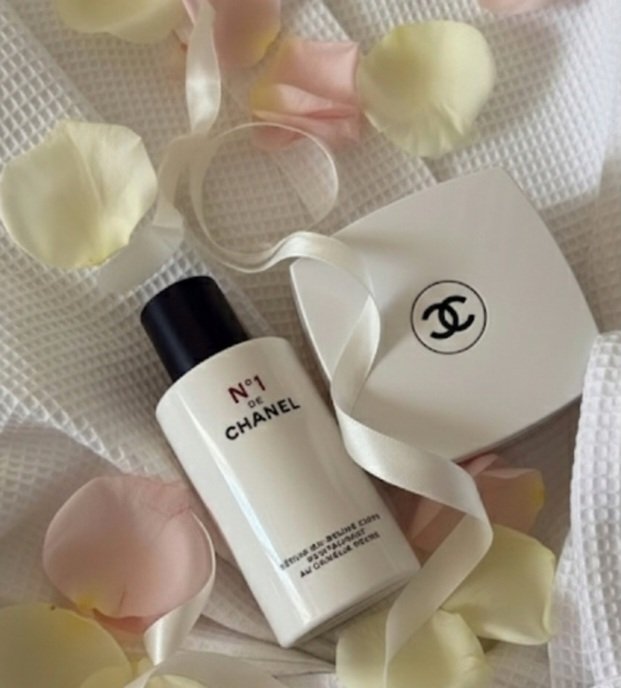 CHANEL シャネル N°5 ザ ボディ クリームのクチコミ「シャネル

最近買い足したアイテム。
やっぱりシャネルのボディーケアはあがります💓..」（2枚目）