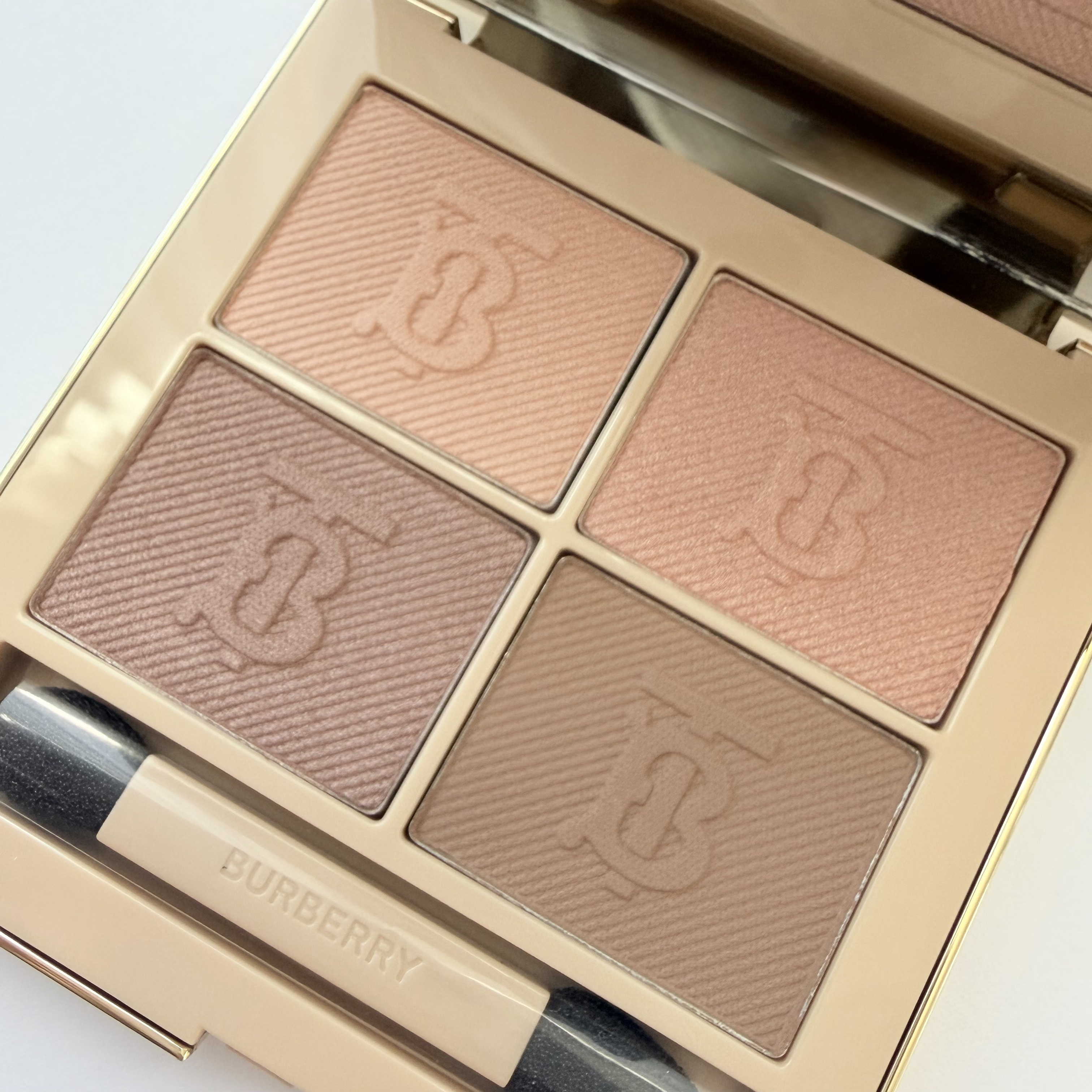 バーバリー アイ クアッド 01 ICONIC HONEY/Burberry Beauty/アイシャドウパレットを使ったクチコミ（2枚目）