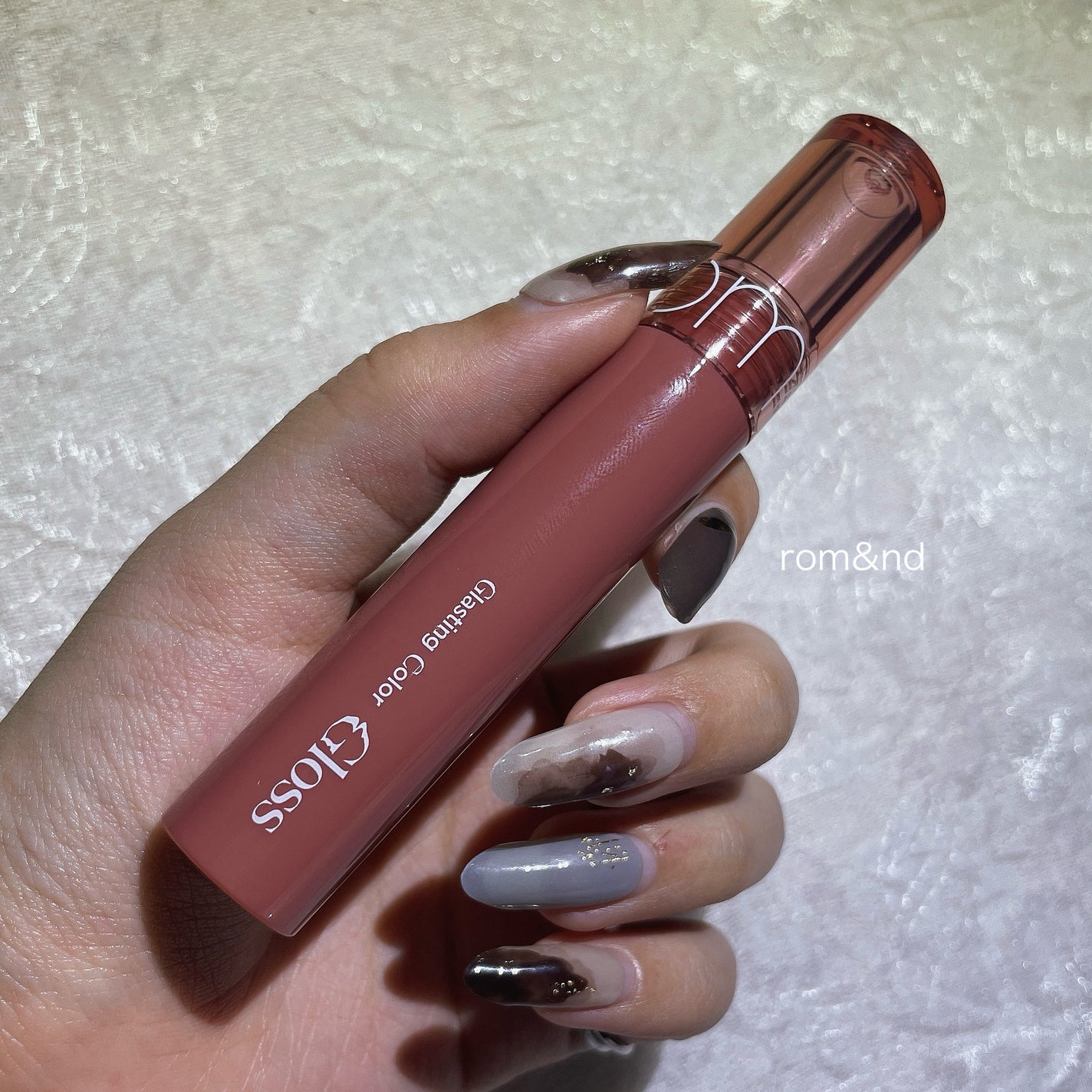 グラスティングカラーグロス/rom&nd/リップグロスを使ったクチコミ(1枚目)