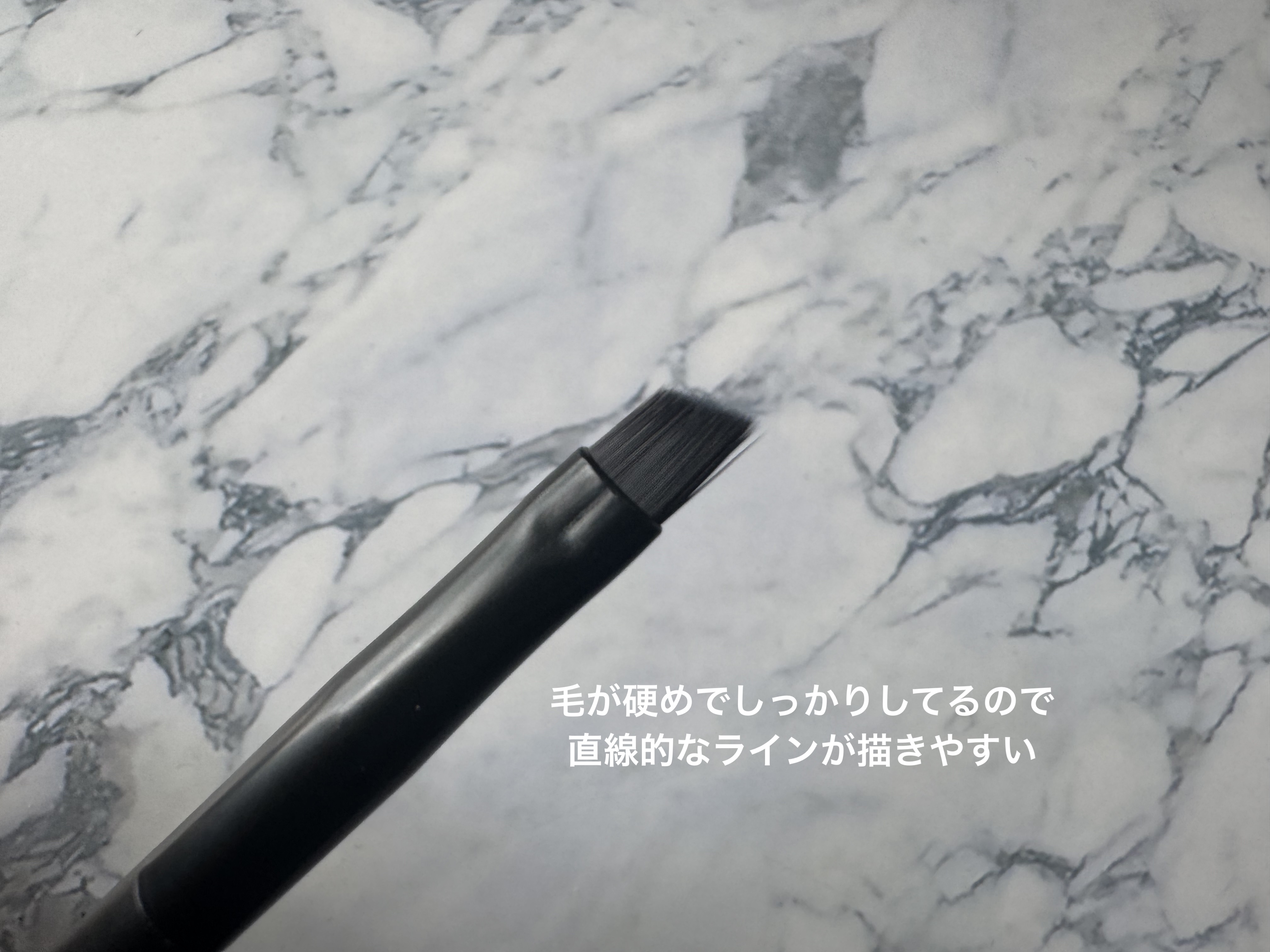 U R GLAM アイブロウブラシNのクチコミ「U R GLAM
アイブロウブラシN


パウダーやペンシルで描いた眉墨の調整に使える
眉づく.....」（2枚目）