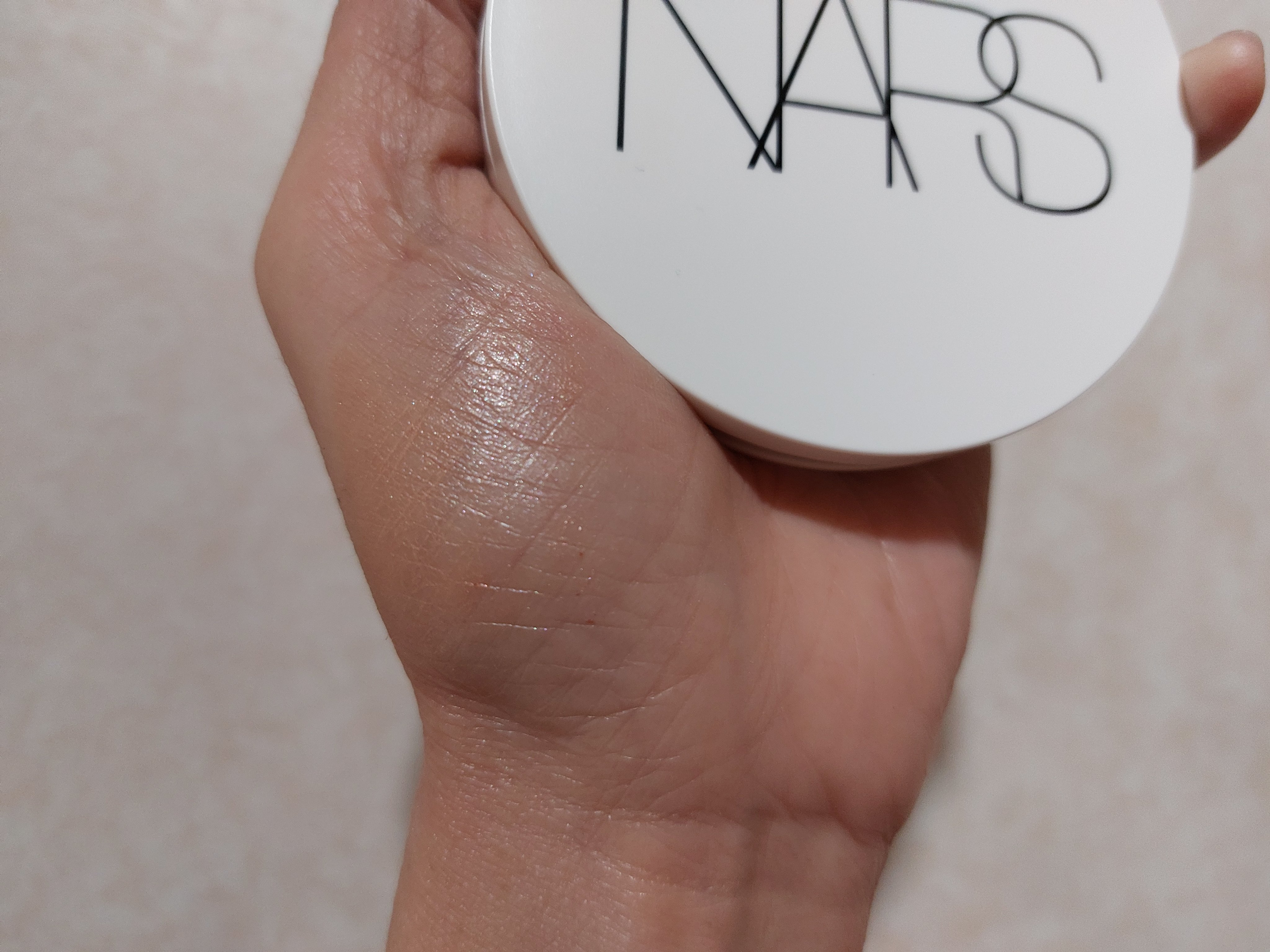 NARS ライトリフレクティング ルミナイジングパウダー 03960/NARS/パウダーハイライトを使ったクチコミ（1枚目）