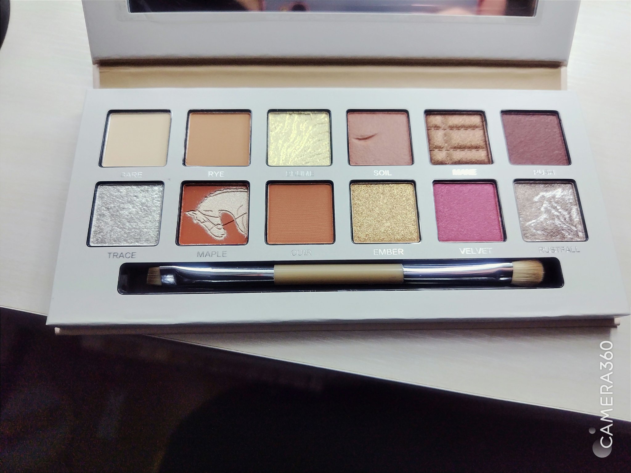 エクスプローラ12色 動物アイシャドウパレット/PERFECT DIARY/アイシャドウパレットを使ったクチコミ（2枚目）