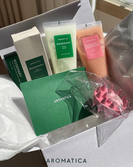 AROMATICA ローズマリー&ゼラニウムスカルプスクラブのクチコミ「 ⠀
AROMATICA
ROSEMARY & GERANIUM SCALP SCRUB
.....」(1枚目)