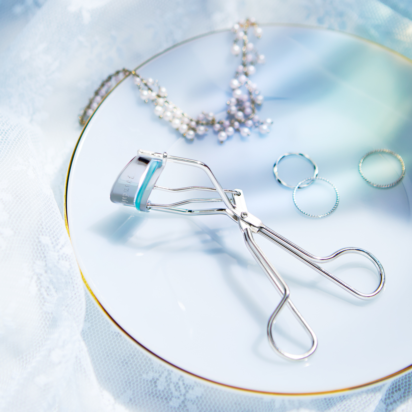 【ベスコス多数受賞】簡単目パッチリを叶える人気のカーラーを抽選で10名様に🎁（1枚目）