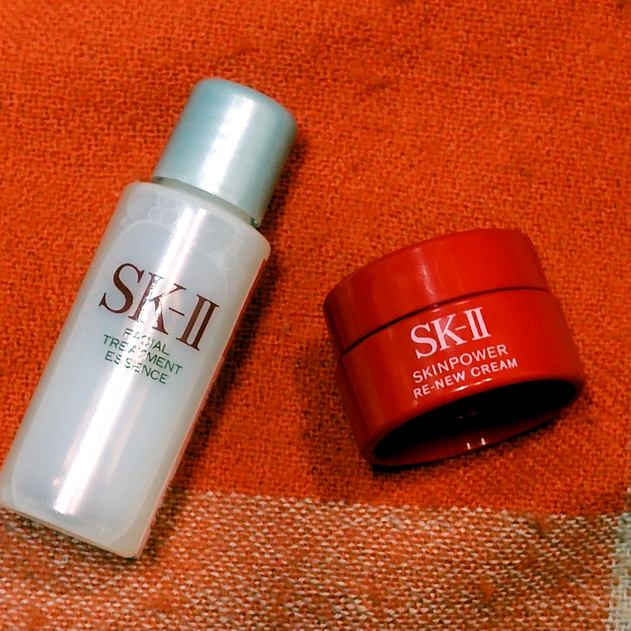 頂いたサンプル🌿

サンプル使うの楽しい〜🥰

SK-II💫

フェイシャル トリートメント エッセンス🌿

私はこの香り慣れちゃってるので

全く不快ではありませんが、ダメな人はダメだと

思う香りです。

私は、Kaneboのハ
