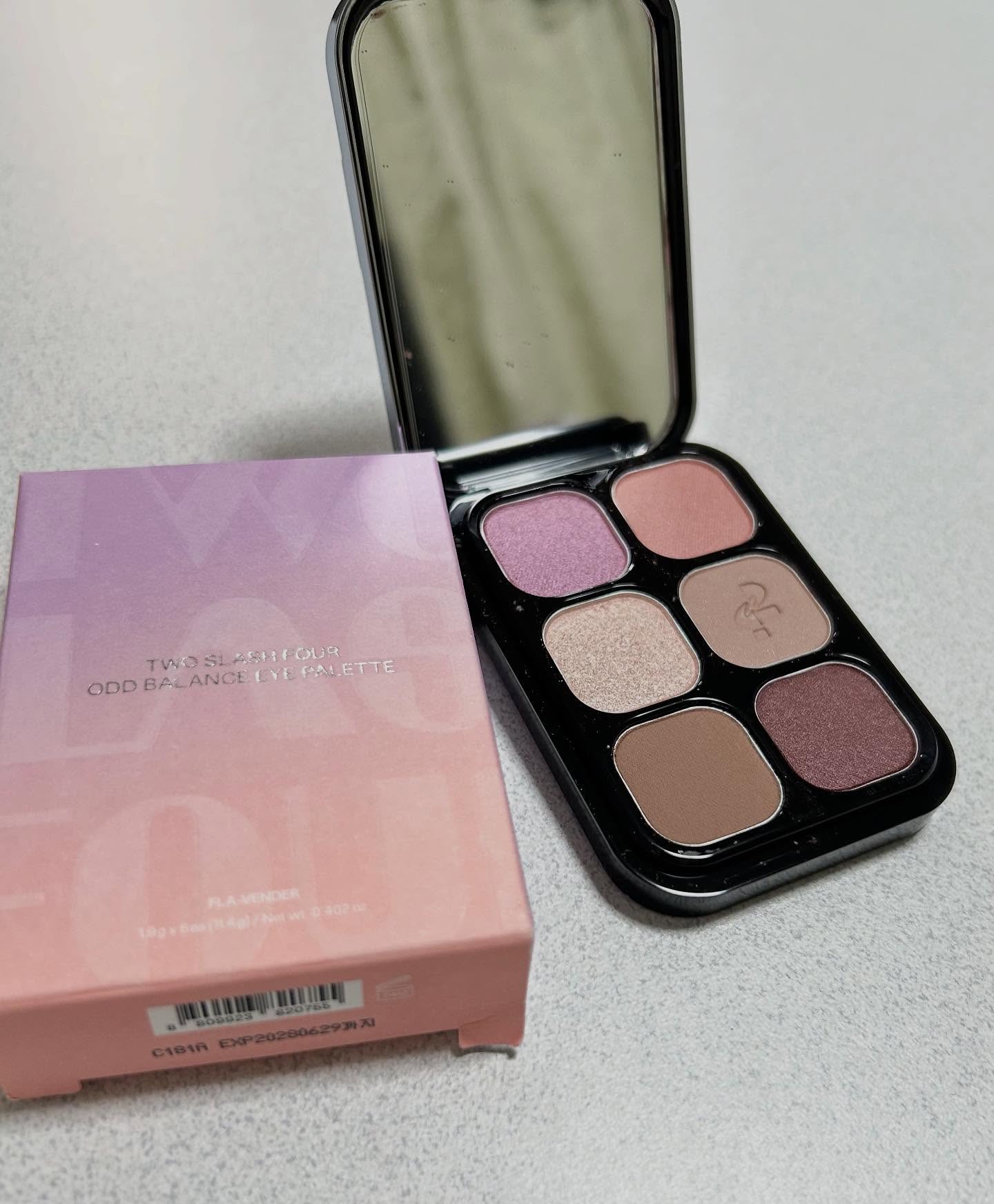 オッドバランスアイパレット 02 フラベンダー/TWO SLASH FOUR/アイシャドウパレットを使ったクチコミ（1枚目）