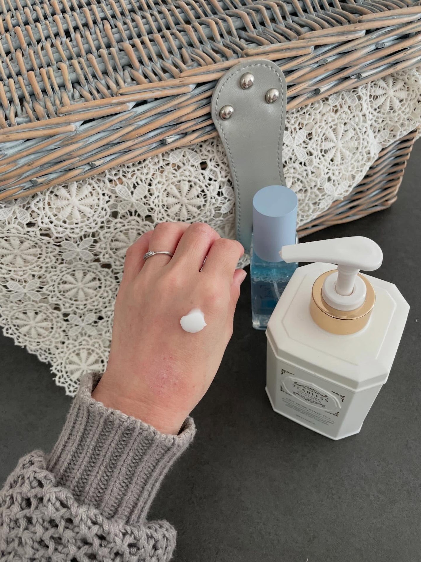 パフュームボディローション リリィムスクホワイトティー/TEABLESS/ボディローションを使ったクチコミ(3枚目)