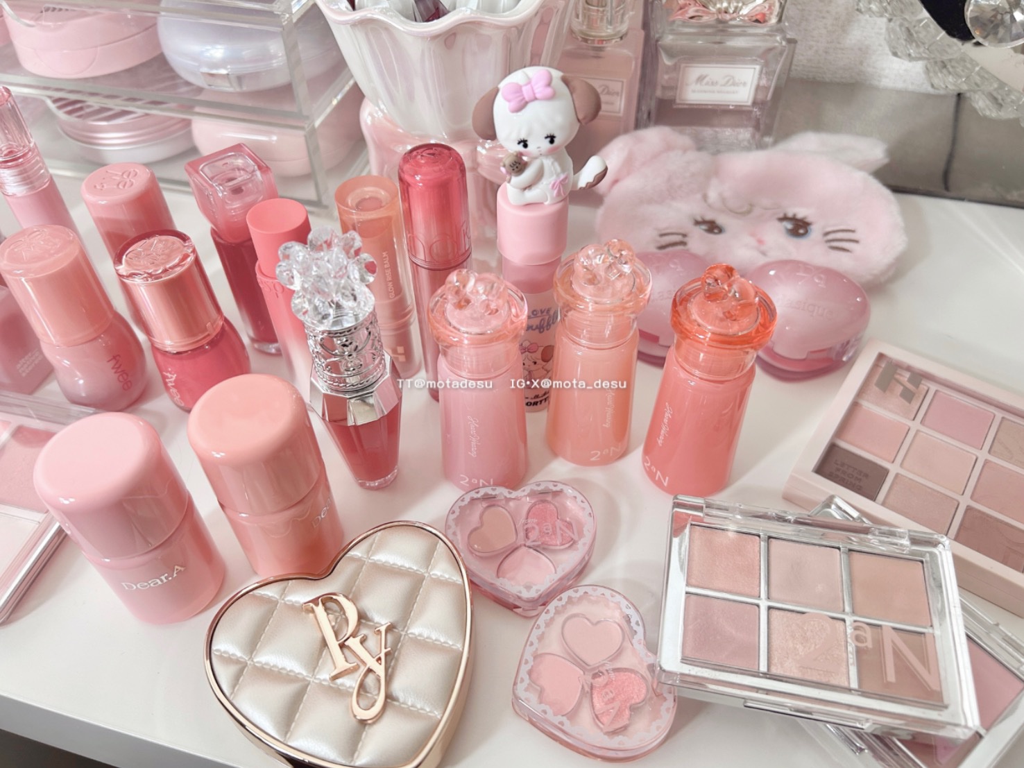 自分の好きな色味と自分のパーソナルカラーが一致していて良かった🍑🍑

桃っぽいピンクの他に桜みたいな淡い低彩度の薄ピンクも大好き𐔌՞ ܸ.ˬ.ܸ՞𐦯

୨୧・┈・♡・┈・୨୧

※一部コスメには、過去にブランド様からいただいた提供品