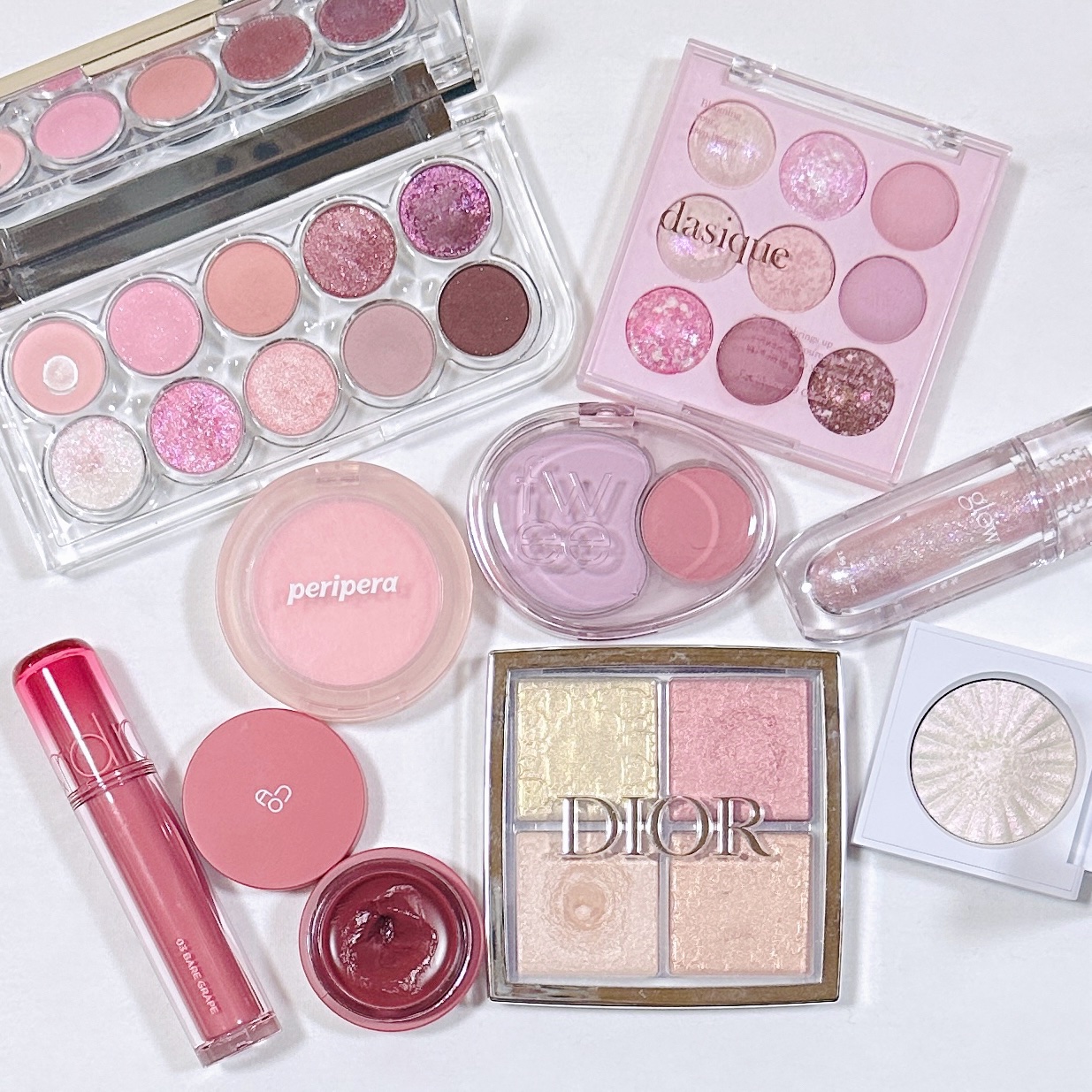 \今日のメイク☺︎/

📍使用コスメ
────────────
☁️dasique Shadow Palette 20.Blueberry Sorbet
☁️lummir Light On Eyes Shadow Palette 11PM