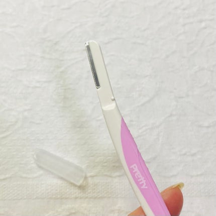 貝印 プリティー スリムL 3本入のクチコミ「 貝印 プリティー スリムL 3本入
細かいパーツに使えるスリムヘッドのカミソリです。刃先の.....」(2枚目)