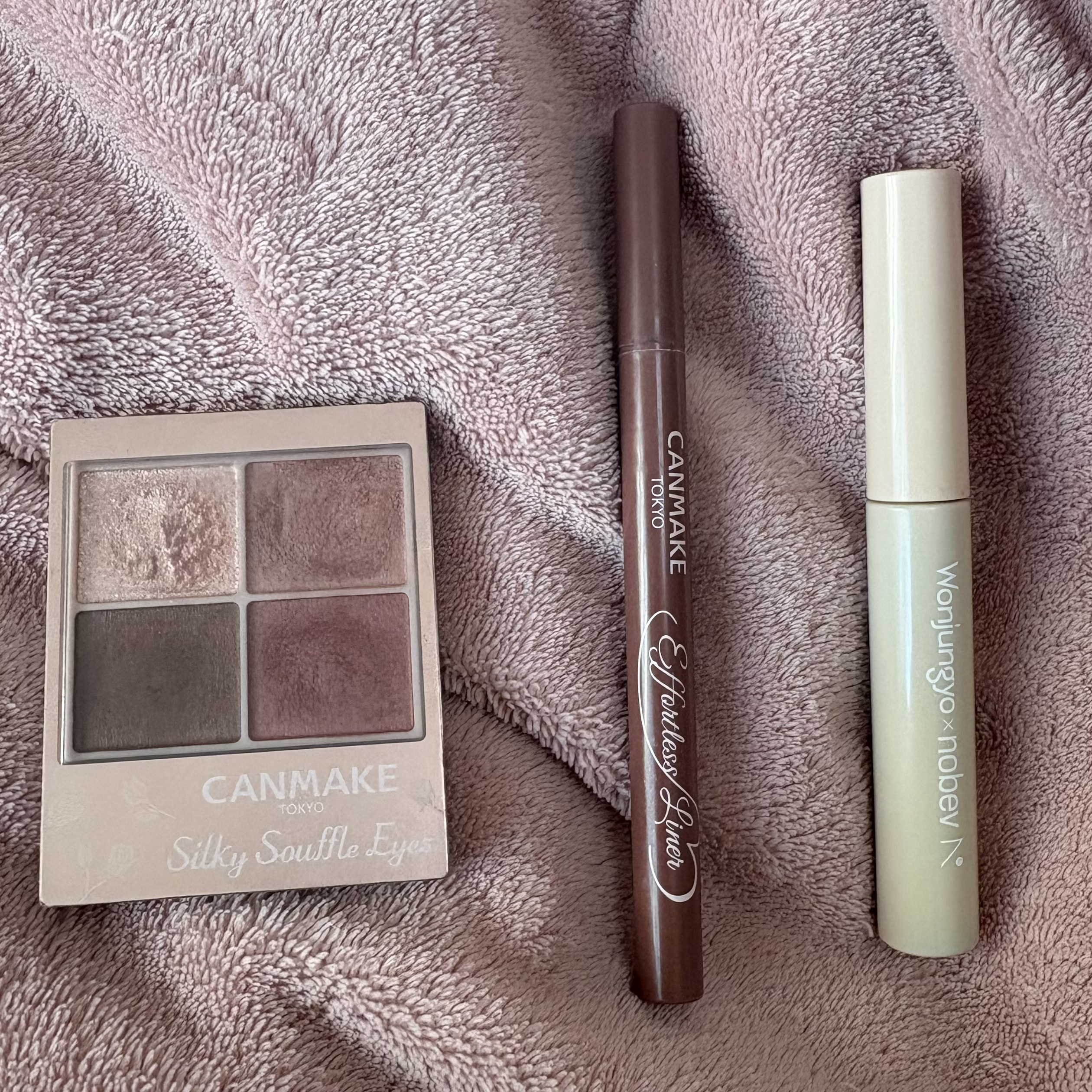 
｡* ❤︎… 1/8 派手すぎないピンクメイク …❤︎*。
キャンメイク シルキースフレアイズ マットタイプ M02 ￥825
キャンメイク エフォートレスライナー 02 ￥990
ウォンジョンヨ ヌードアイラッシュ J1 ￥1,430
