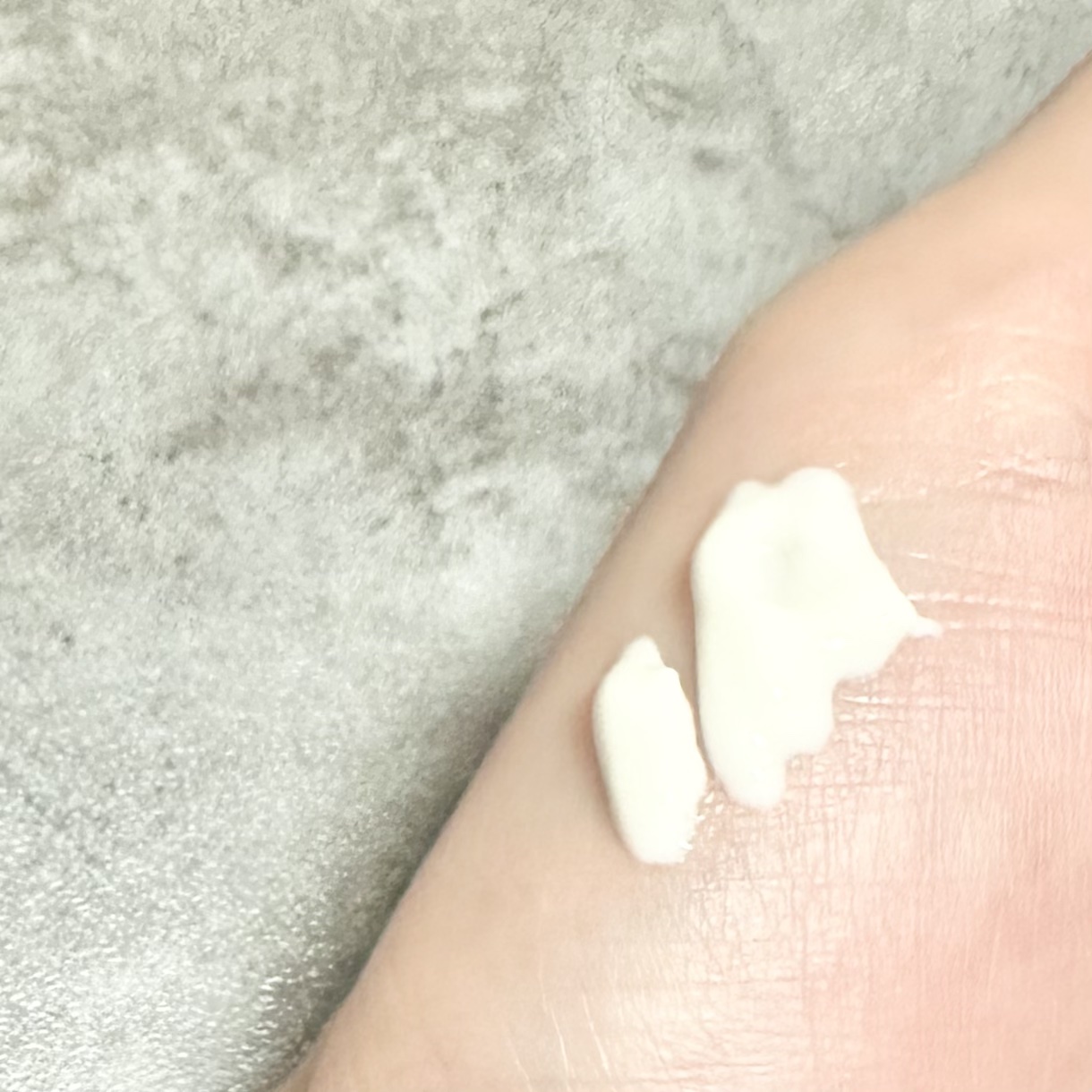 マイルドアクアUVエッセンス/redence/日焼け止めローションを使ったクチコミ（2枚目）