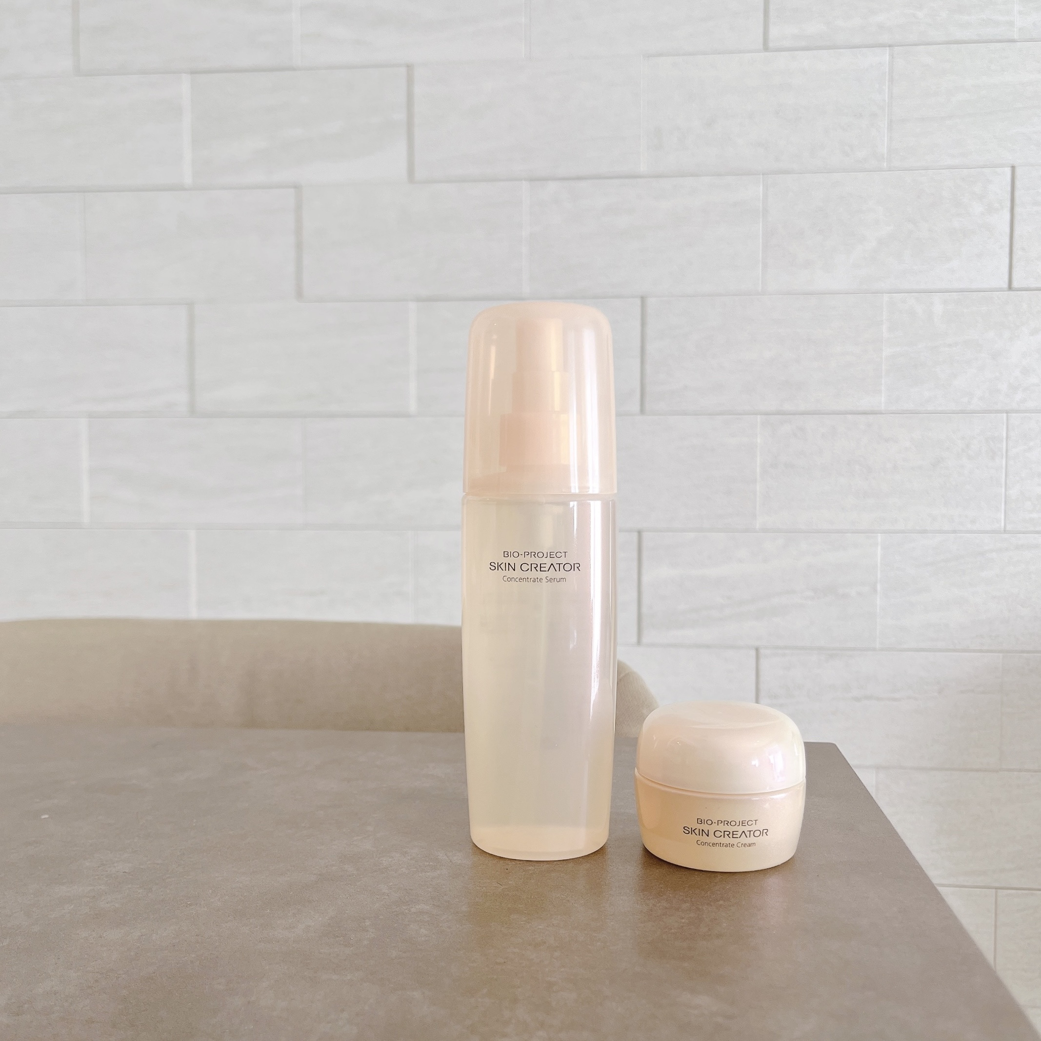 
\シンプルステップで複合的な肌悩みをケア/

スキンクリエーター使ってみたよ🤍

資生堂の皮膚科学とバイオテクノロジー研究×コスモス薬品の顧客ニーズを融合させた共同開発ブランド🌿

今回お試しさせていただいたのは
・スキンクリエーター