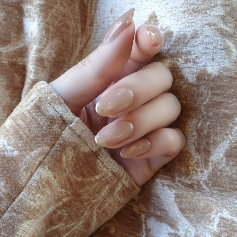 大人な女性を目指してる方は
シンプルなミラー、マグネットネイル
おすすめです🫶🏻💗