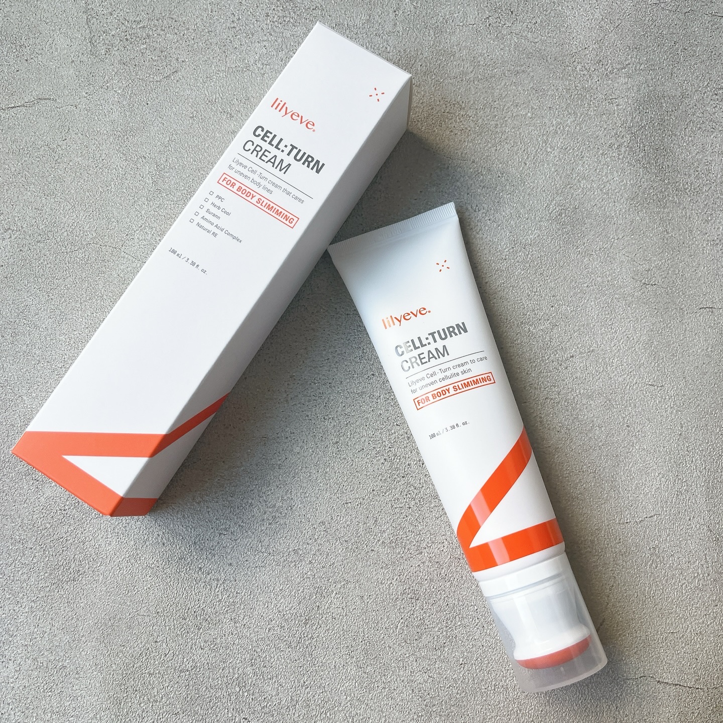 𖡼.𖤣𖥧𖡼.𖤣𖥧 

lilyeve 
セルターンクリーム 100ml

ミニカッサがチューブの先端に付いてる！？😳

カッサの中心からクリームが出てくるようになってるから、手を汚さずにマッサージが出来る👌
かっさの弾力が程