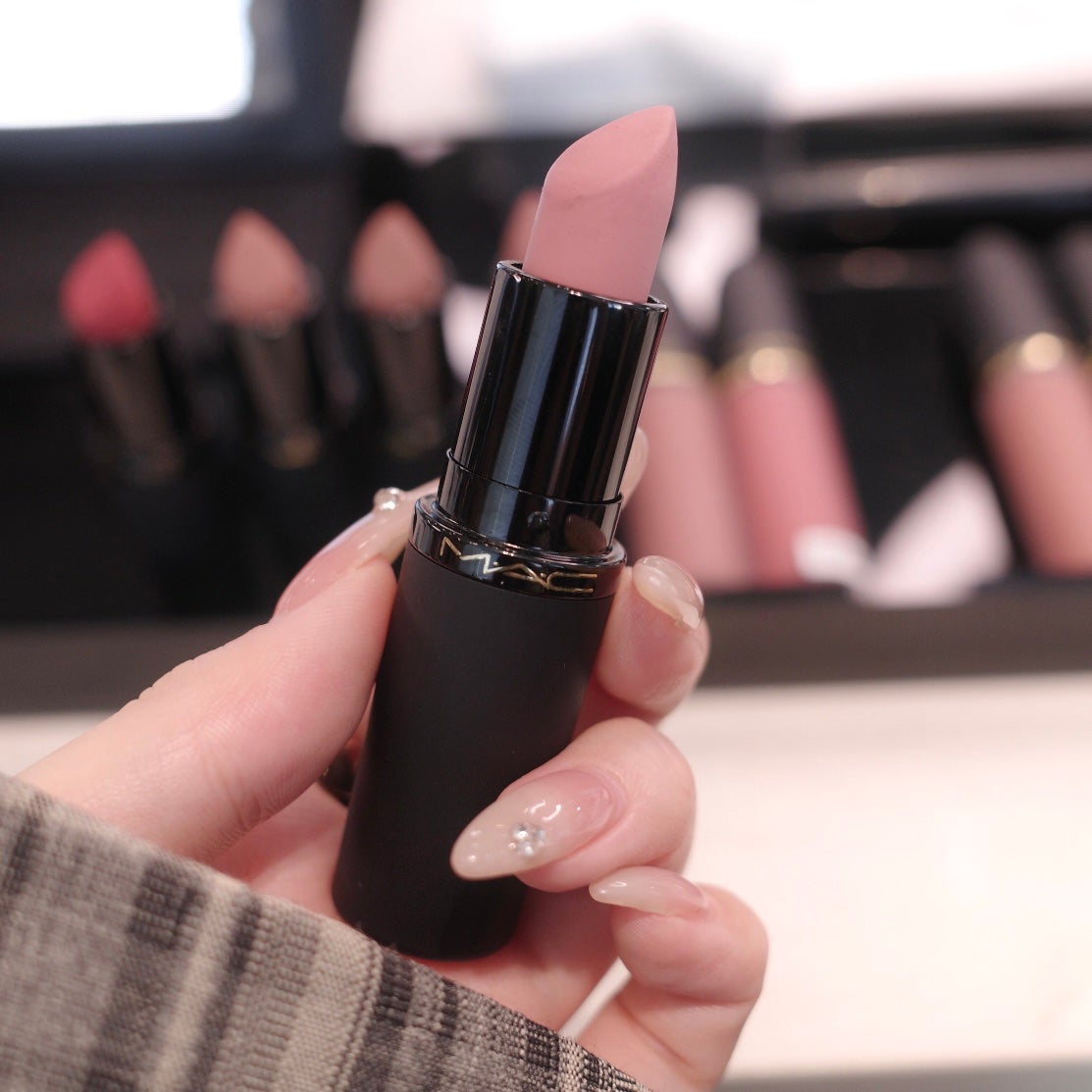 パウダー キス ヘイジー マット リップスティック/M・A・C/口紅を使ったクチコミ(2枚目)