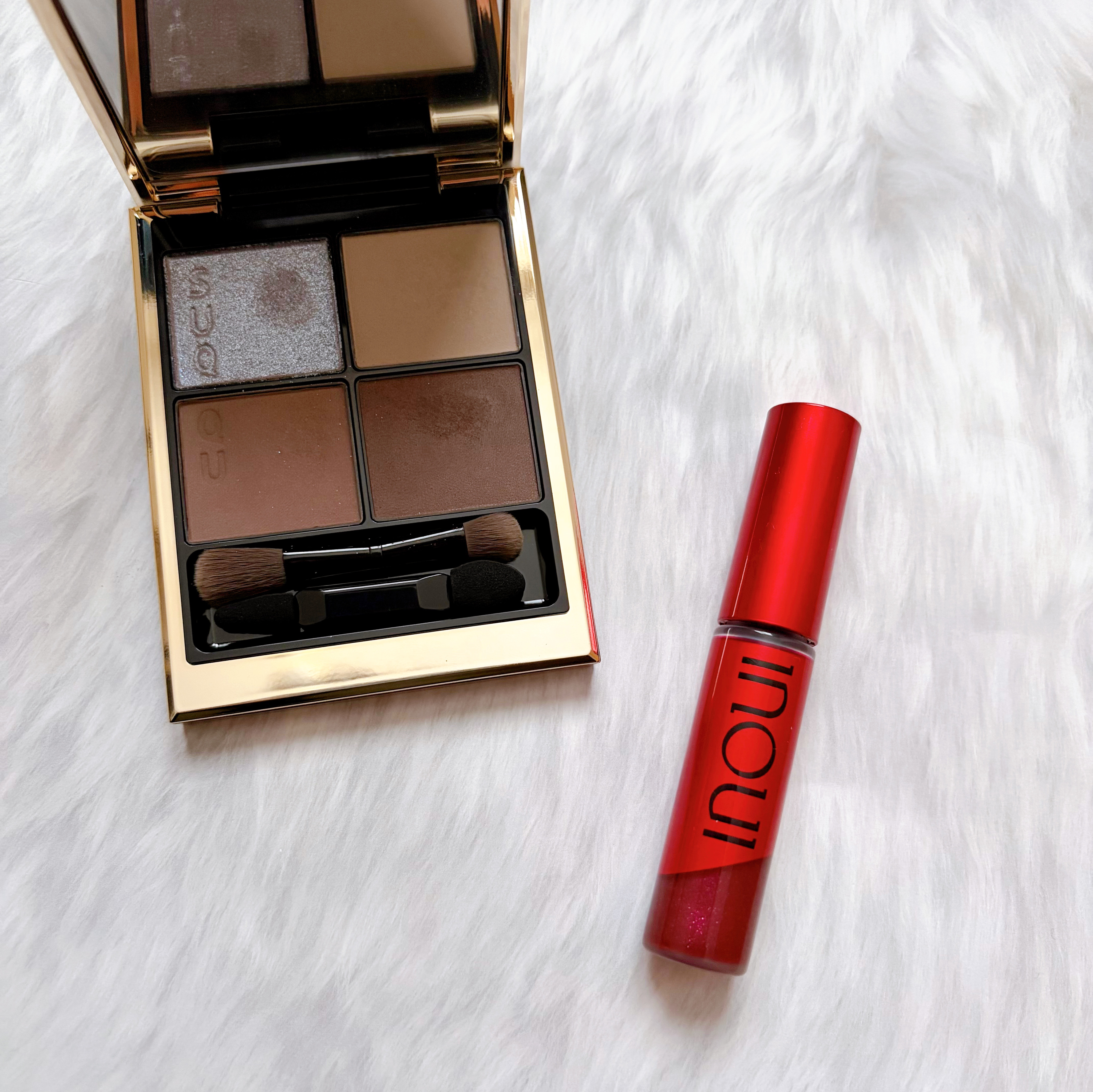 上品ブルベ冬優勝メイク❄️

今日はSUQQUの"S03霜来 -SOURAI"とインウイのジェルリップを合わせてメイク✨

アイメイクは
・右上をまぶた全体に広げる
・左下を二重幅にぼかす
・右下を上の目のキワと下目尻のキワに入れる
・左上