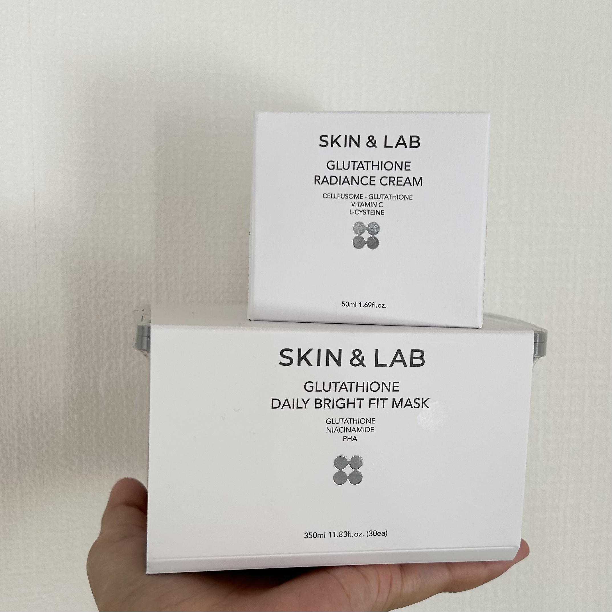 🤍SKIN&LAB/スキンアンドラブ🤍

グルタチオンクリーム、シートマスクを
提供いただきました🎶

クリームはこっくりとした濃厚な感じで
保湿力が高くてお気に入り◎

シートマスクはお風呂上がりに１枚
使っててお肌の乾燥を防いでく