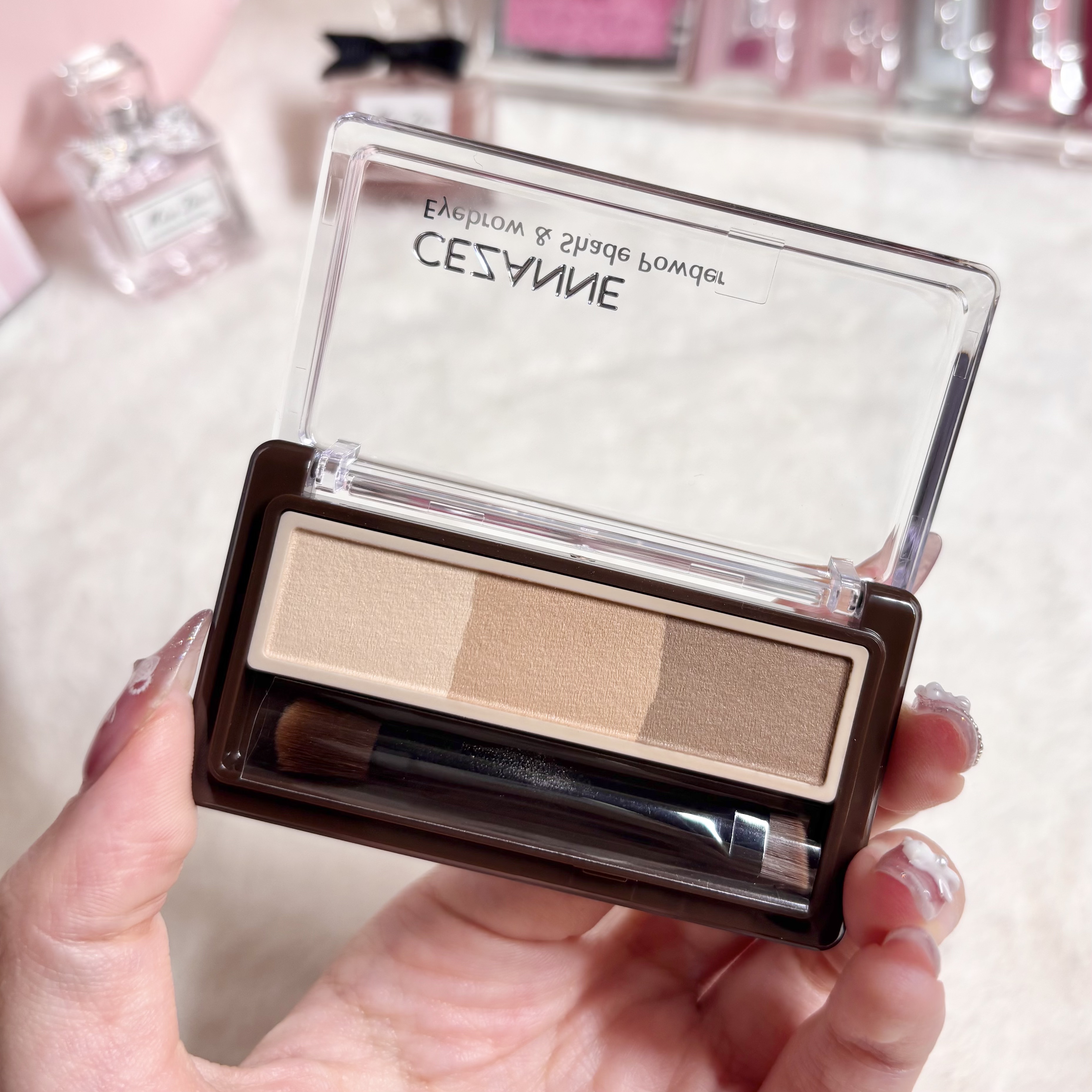 アイブロウ&シェードパウダー/CEZANNE/パウダーアイブロウを使ったクチコミ（2枚目）