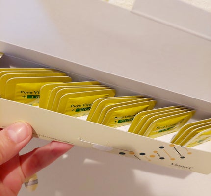 puni on LIPS 「VinnaC(ビンナシー)個包装フレッシュ生ビタミンC美容液😆..」(1枚目)