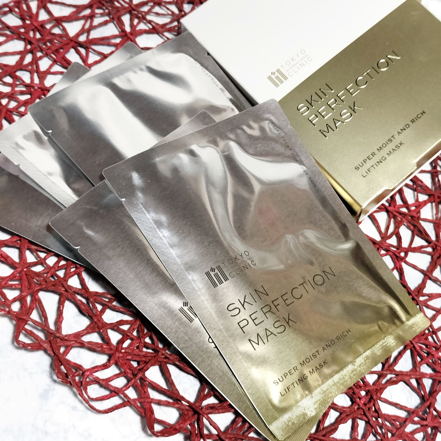 いちごみるく on LIPS 「乾燥・ハリ不足・くすみが気になる方へ医師開発の肌再生フェイスマ..」(3枚目)