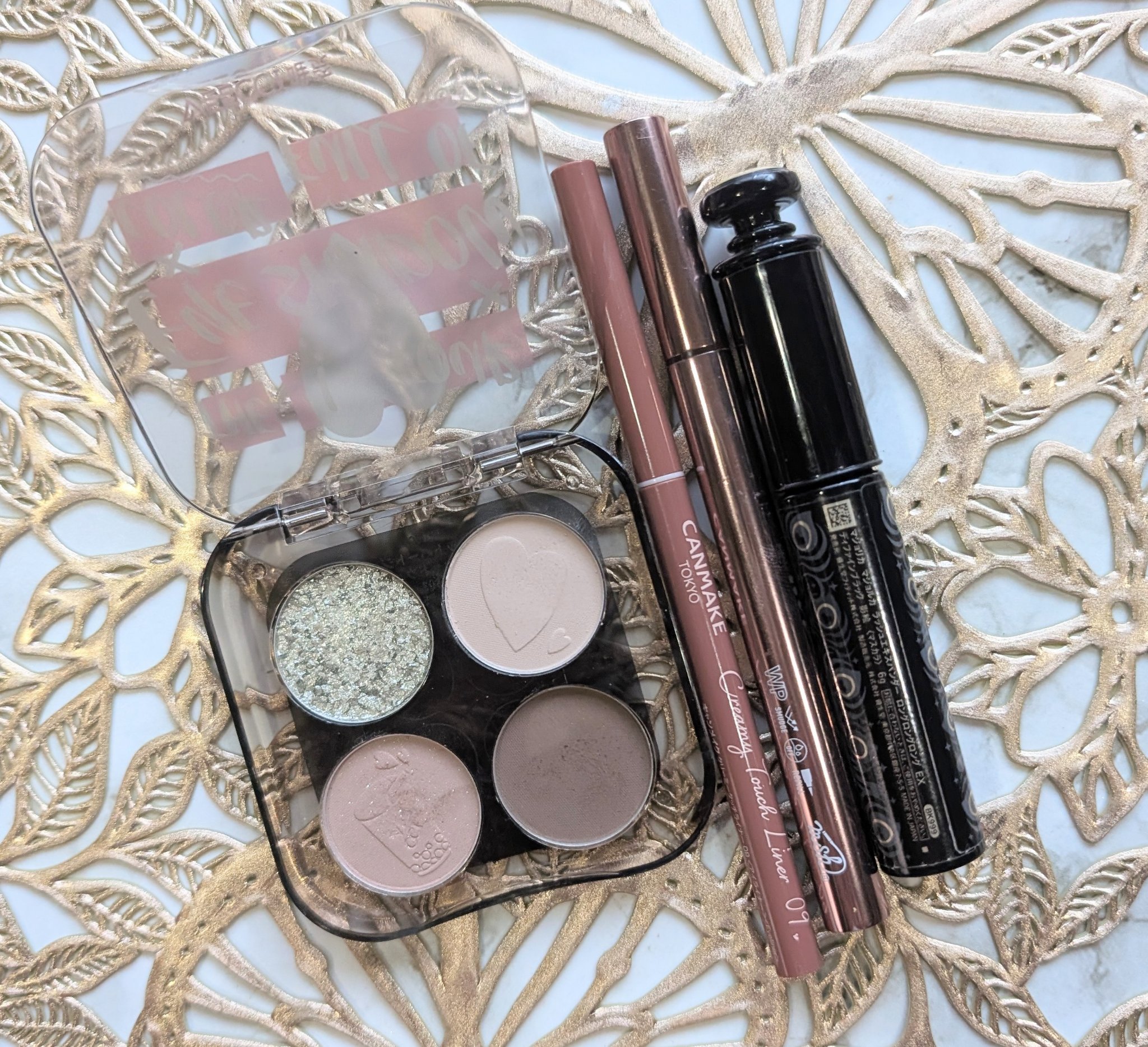 スカーレットハートシリーズ4色アイシャドウ S03/VEECCI/アイシャドウパレットを使ったクチコミ（1枚目）