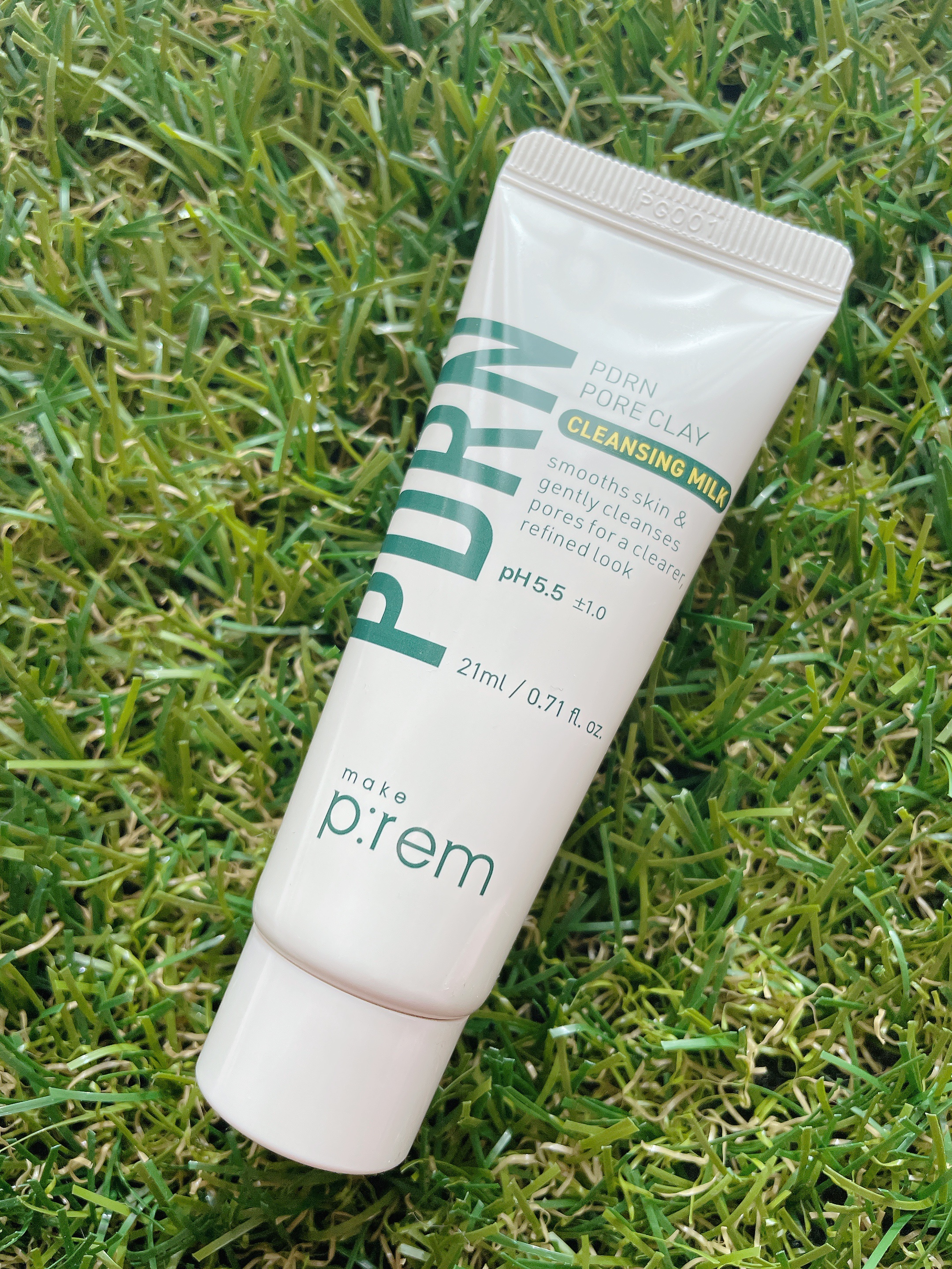 サンプルでいただいた、メイクプレムさんのクレンジングミルク✨️

クレイが配合されていてさっぱり、だけど洗い上がりしっとり✨️
好きだなー🥰


make prem
PDRNポアクレイクレンジングミルク