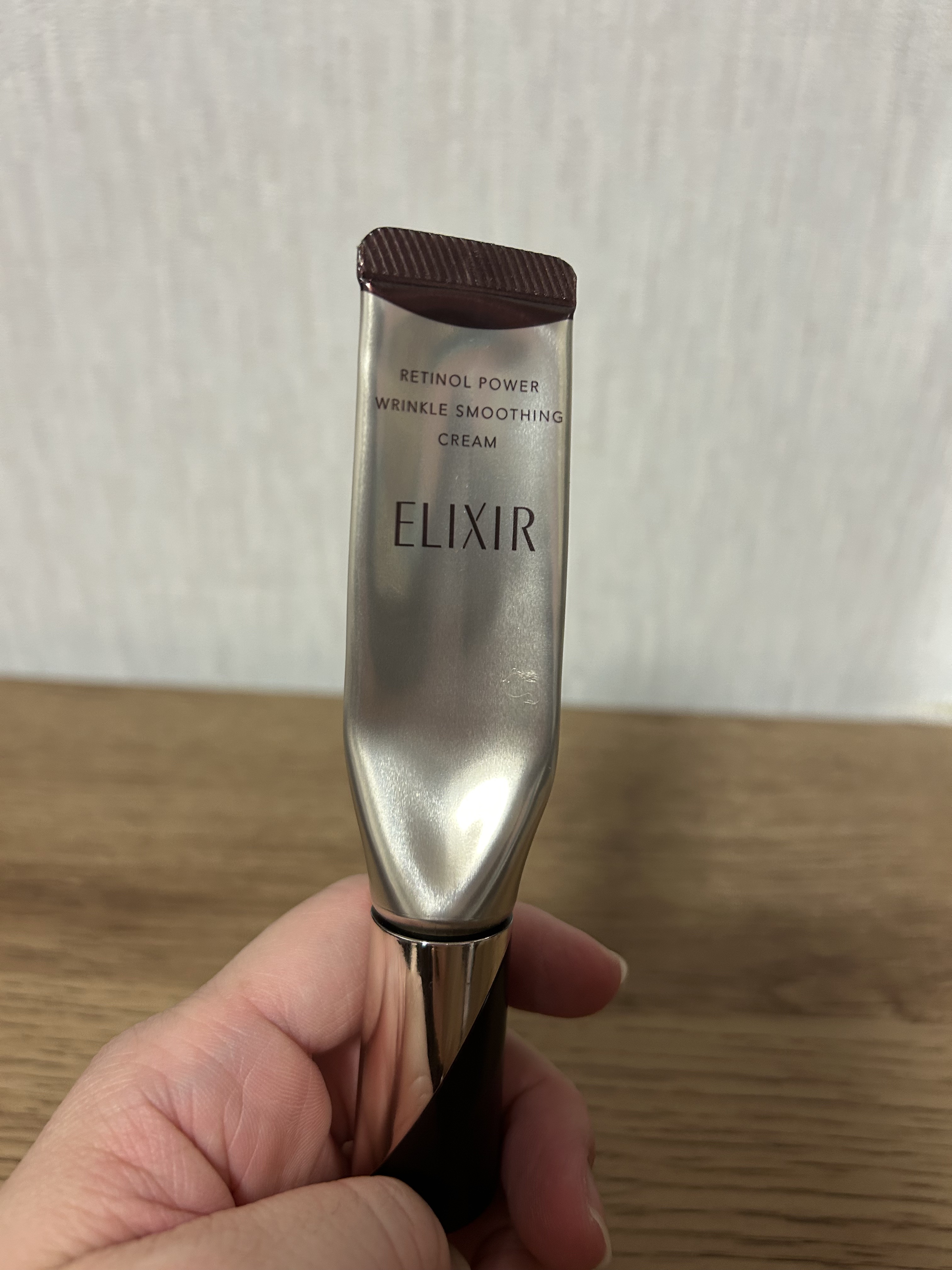 
新年会で

酒飲んでも顔が白いって話から(あたしは酒飲んでも顔に出ない)

昔はおまえここにシワなかった！とかセクハラを受けました( ･᷄ὢ･᷅ )相手が不快に思えばそれはセクハラ。

……あのねぇ
シワがない40代後半なんて
美容医療か