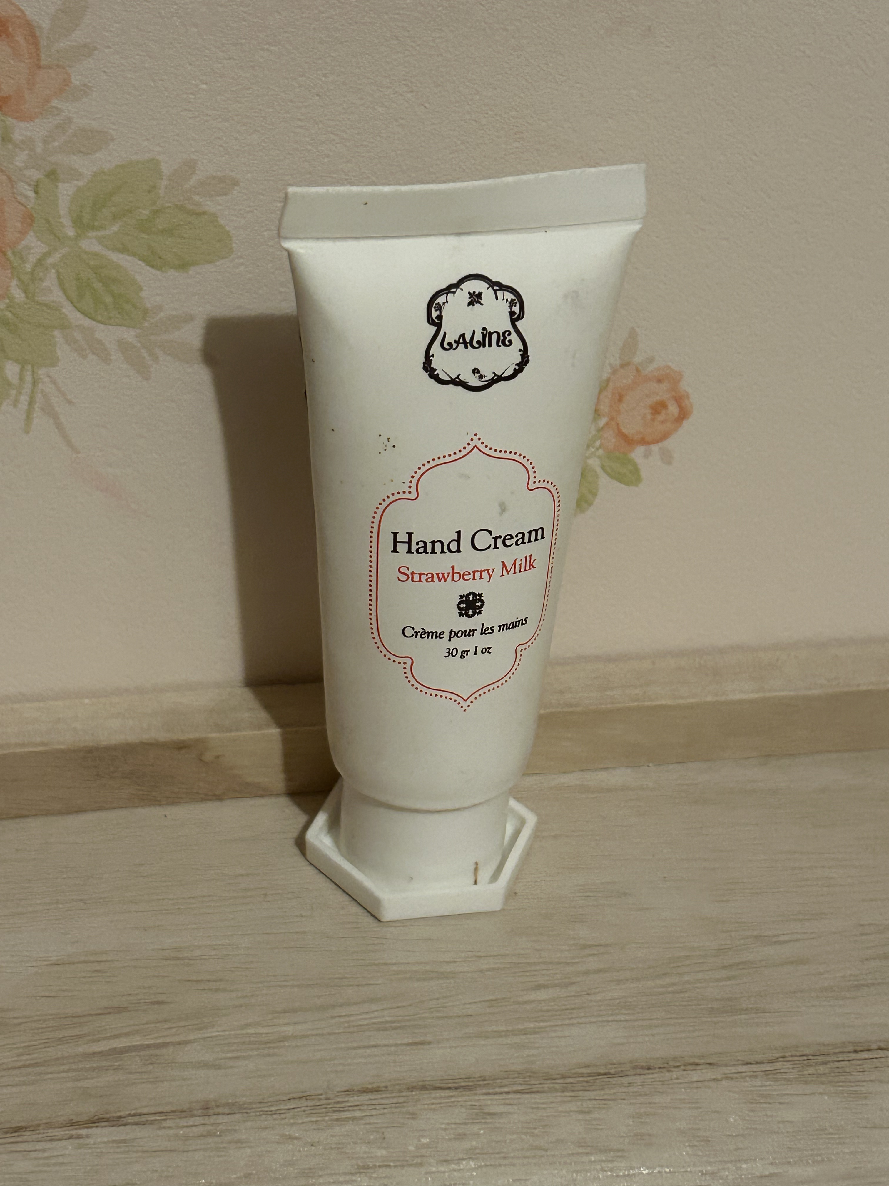 Laline ハンドクリーム ストロベリーミルクのクチコミ「ラリン　ハンドクリーム　ストロベリーミルク使ってみました！

いつも使ってるLalineのハン.....」（1枚目）